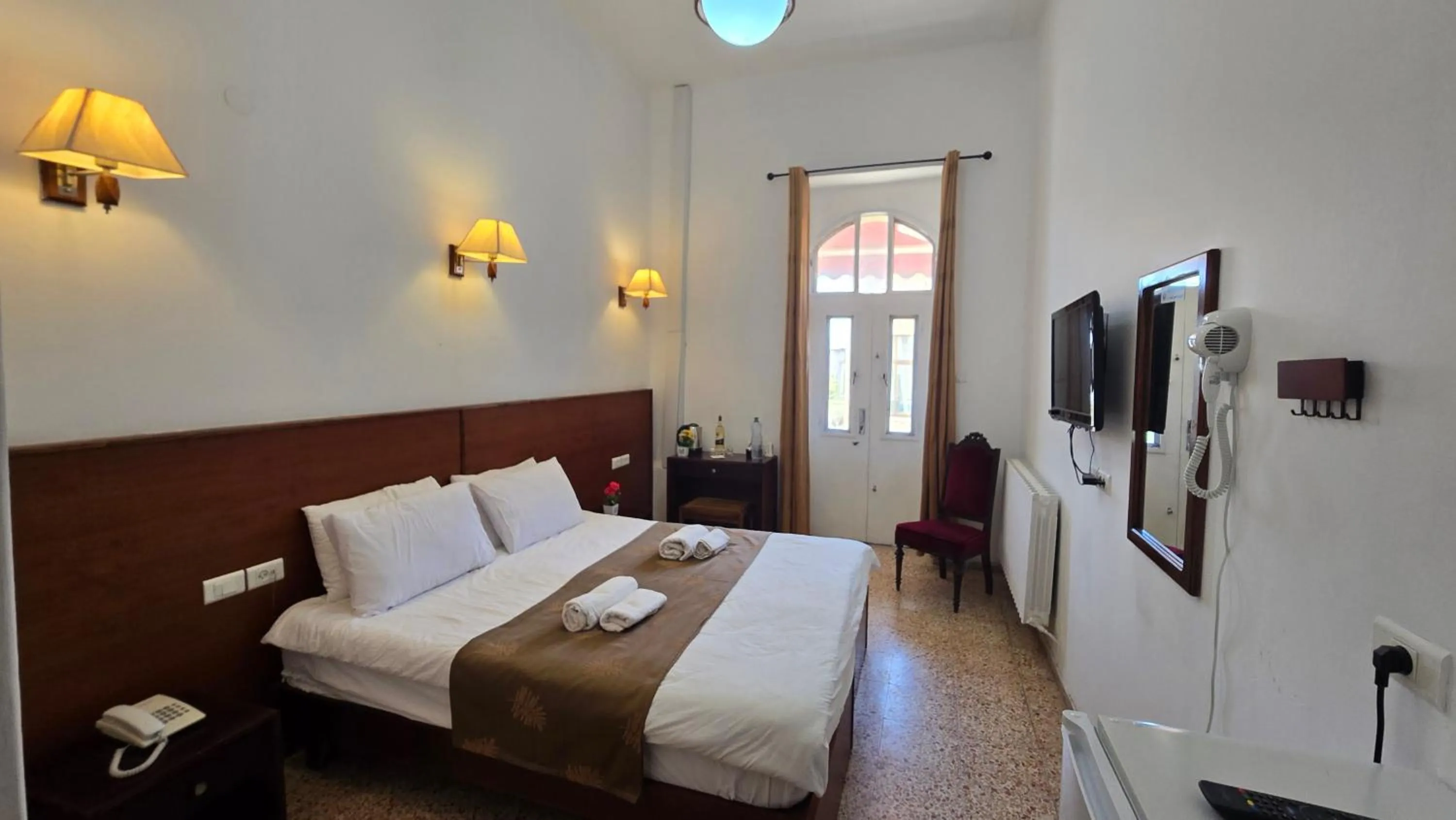 Bed in St Thomas Guesthouse - Jerusalem