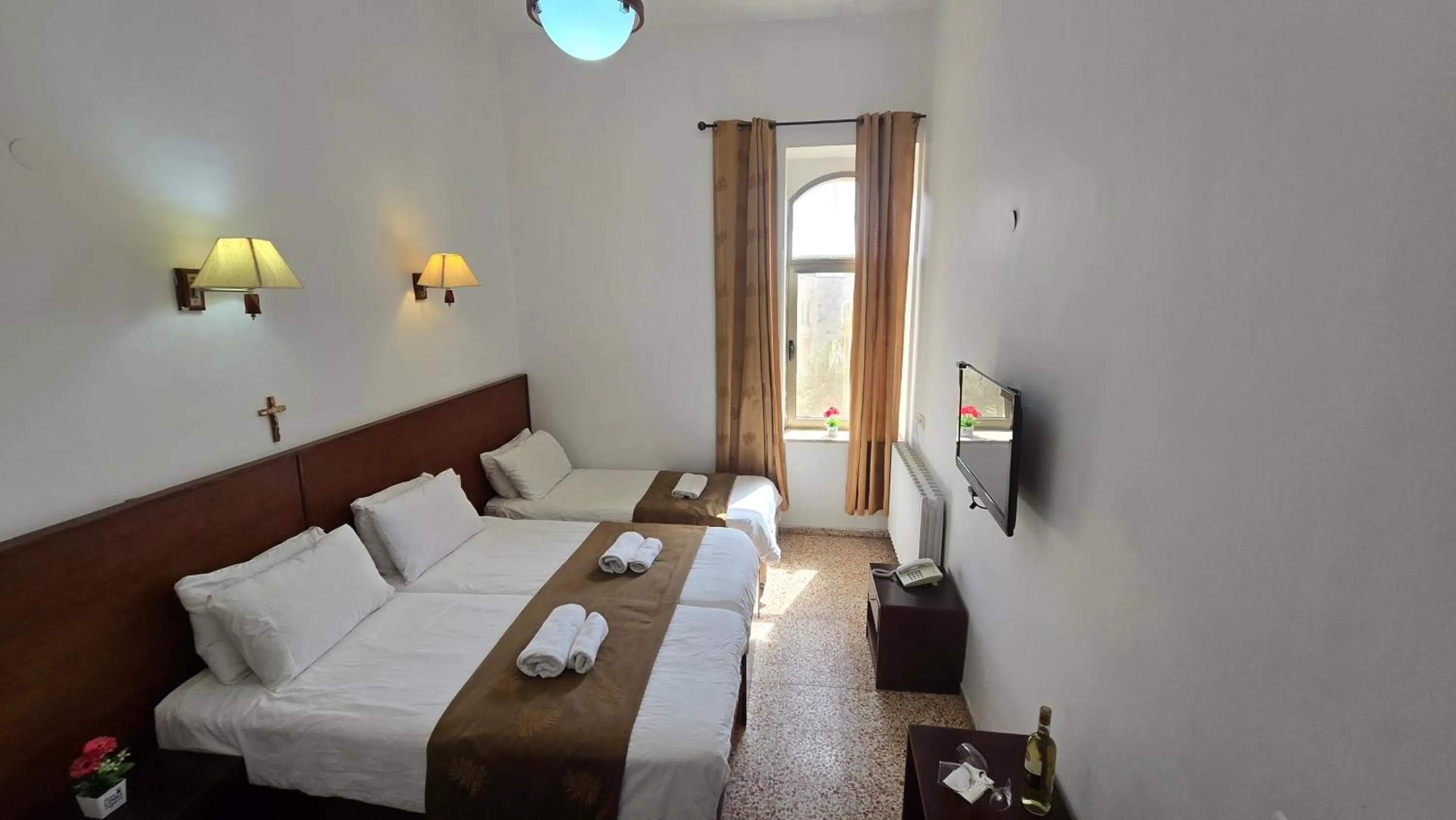 Bed in St Thomas Guesthouse - Jerusalem