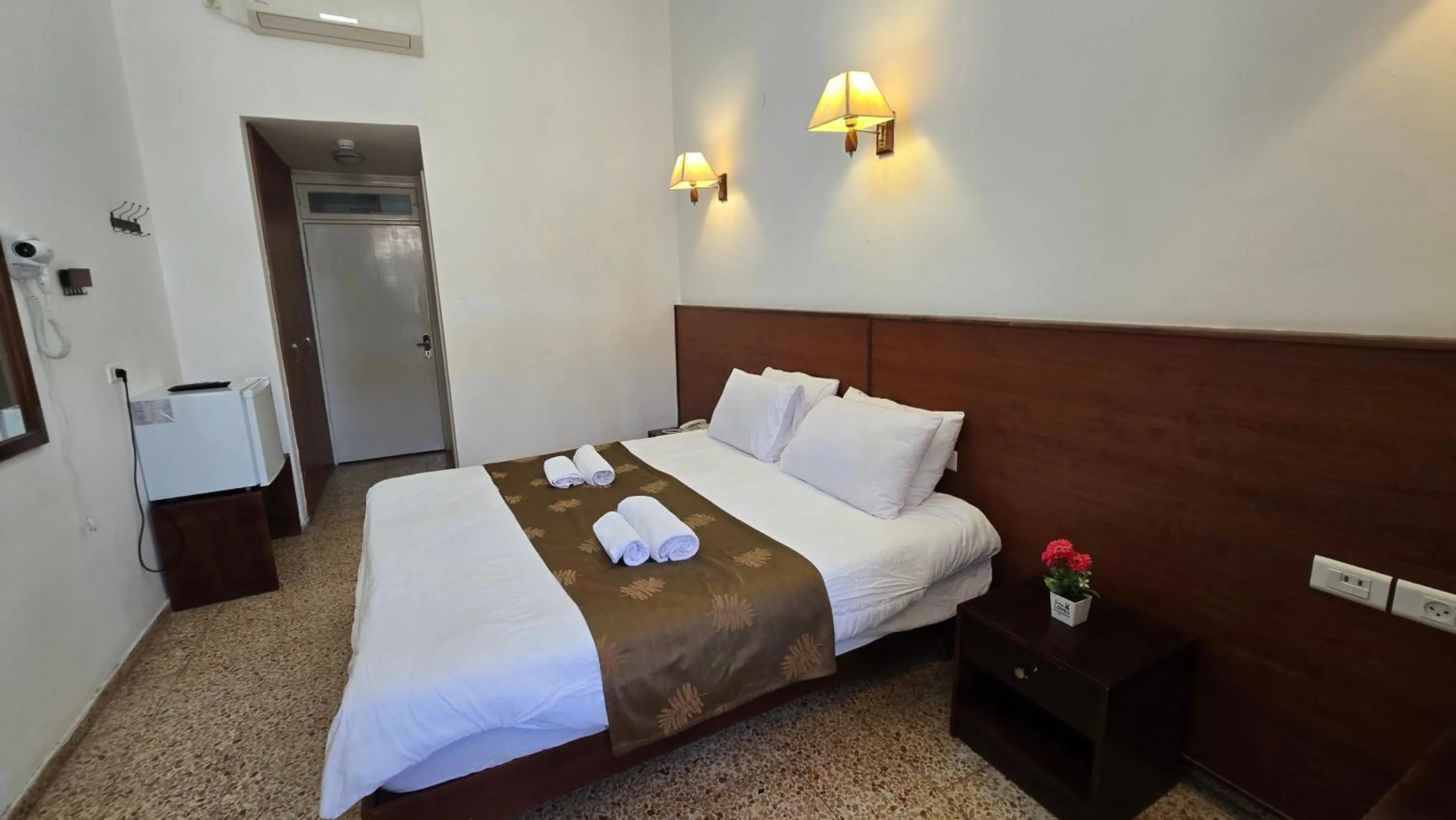 Bed in St Thomas Guesthouse - Jerusalem
