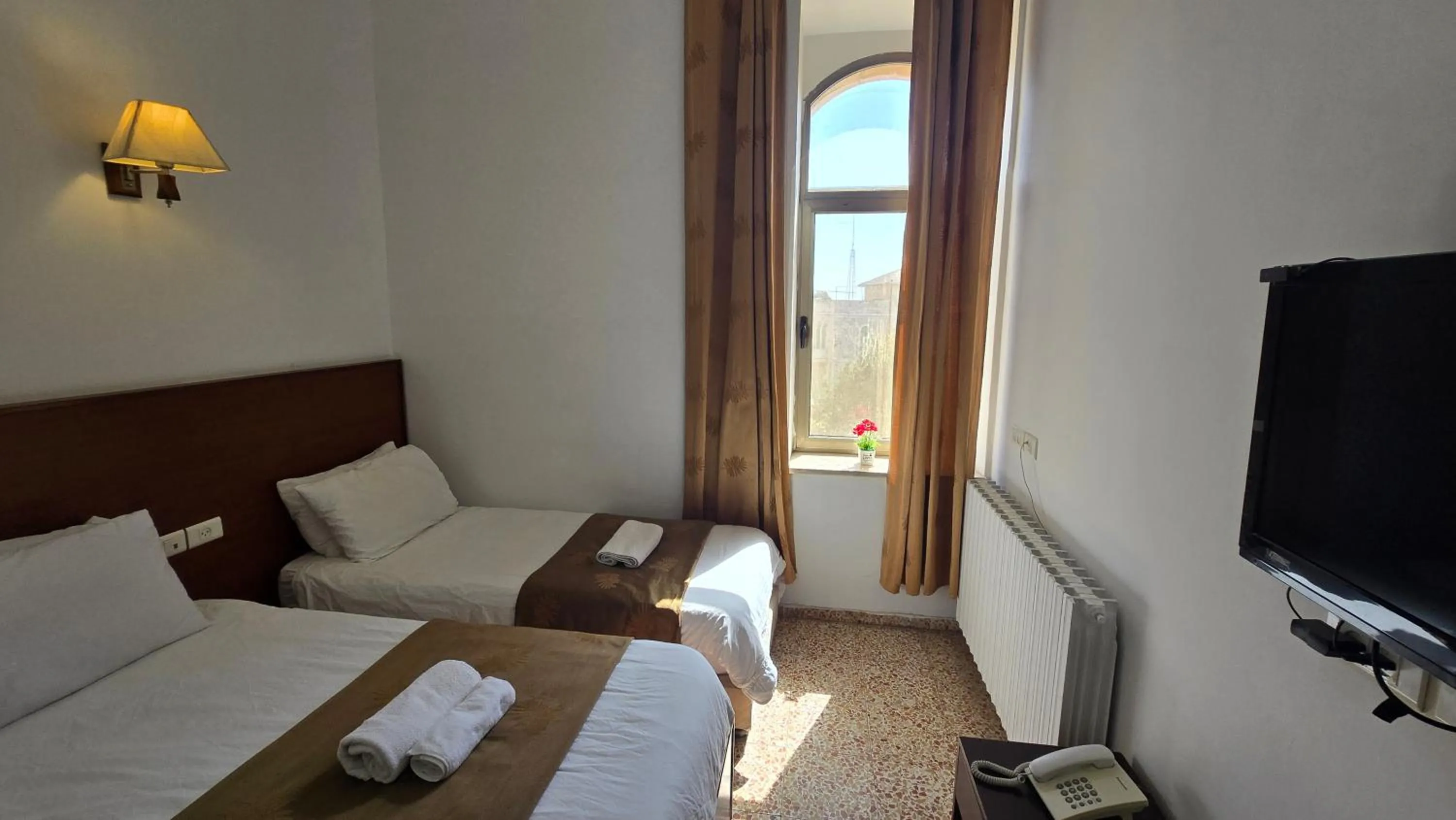 Bed in St Thomas Guesthouse - Jerusalem
