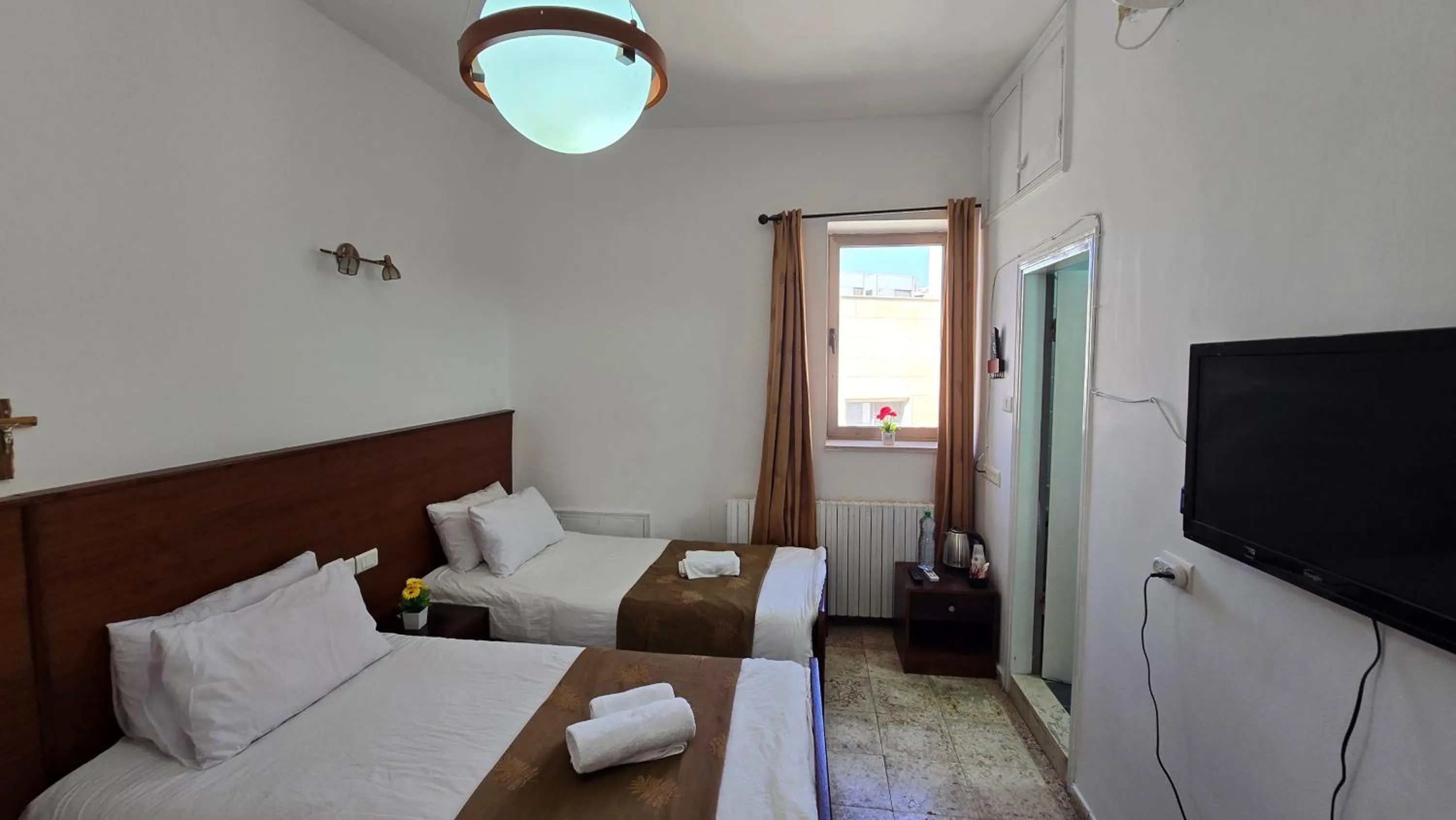 Bed in St Thomas Guesthouse - Jerusalem
