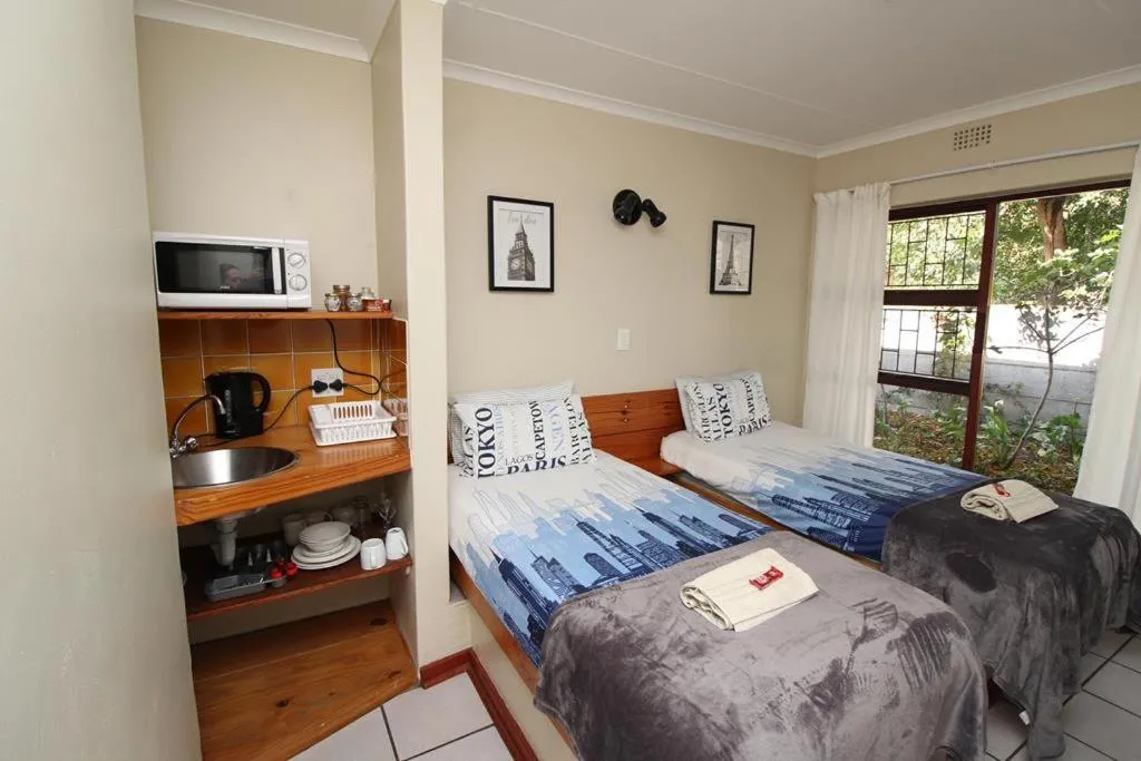 Twin Room with Private Bathroom in Haven on Hoopoe
