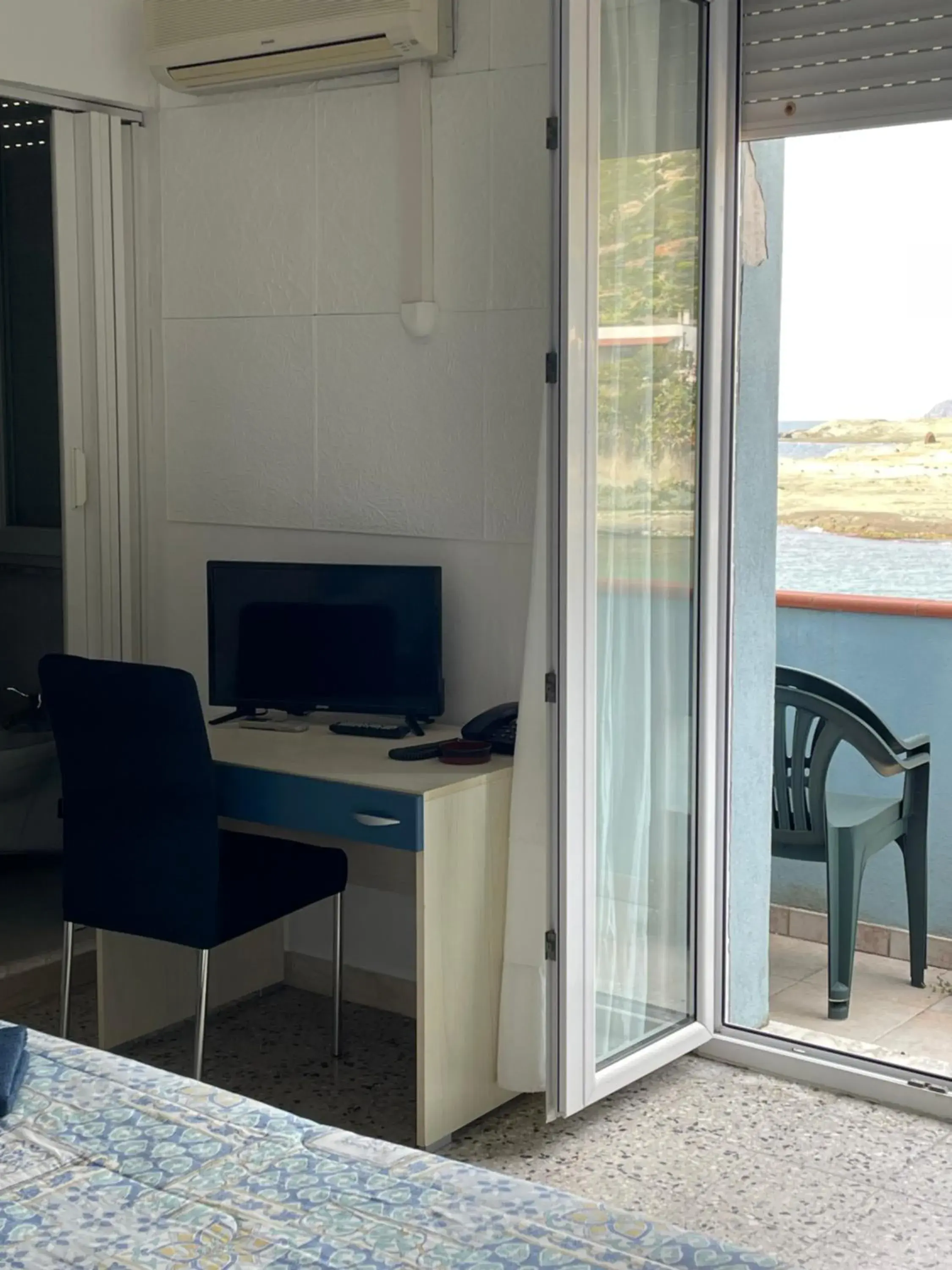 Single Room with Sea View in Hotel Miramare Single Room with Sea View in Hotel Miramare