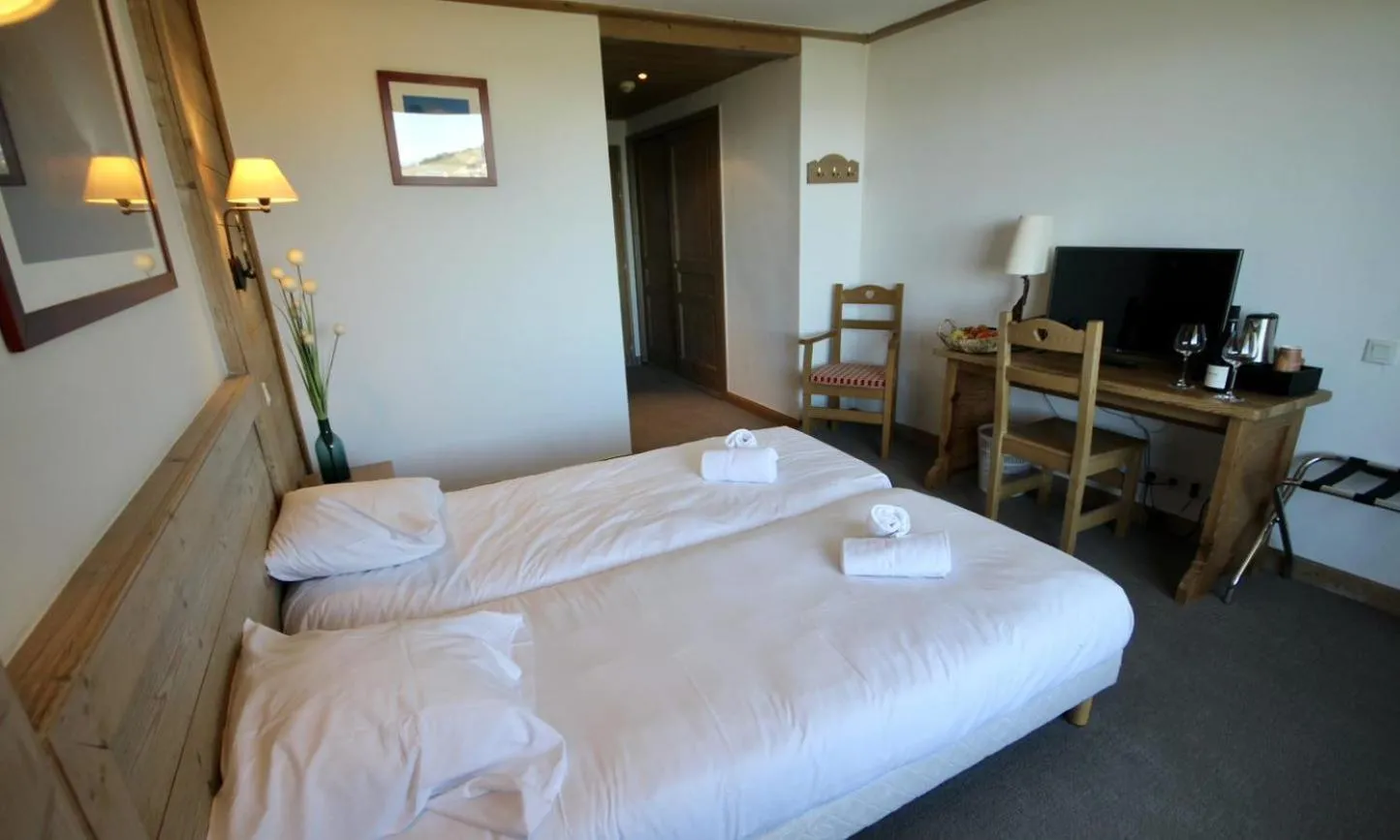 Photo of the whole room in Le Vancouver