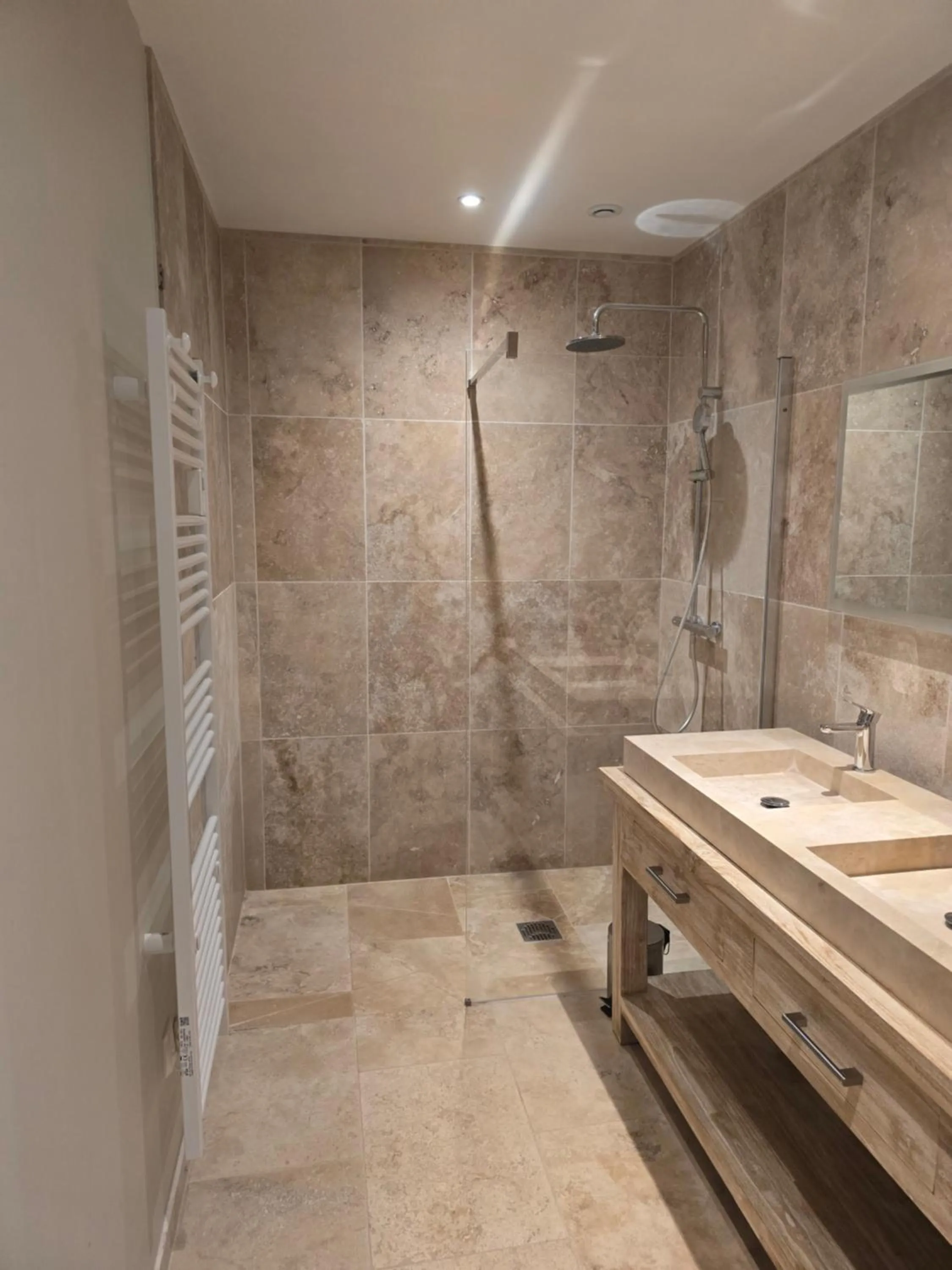 Shower in Château de Chissay