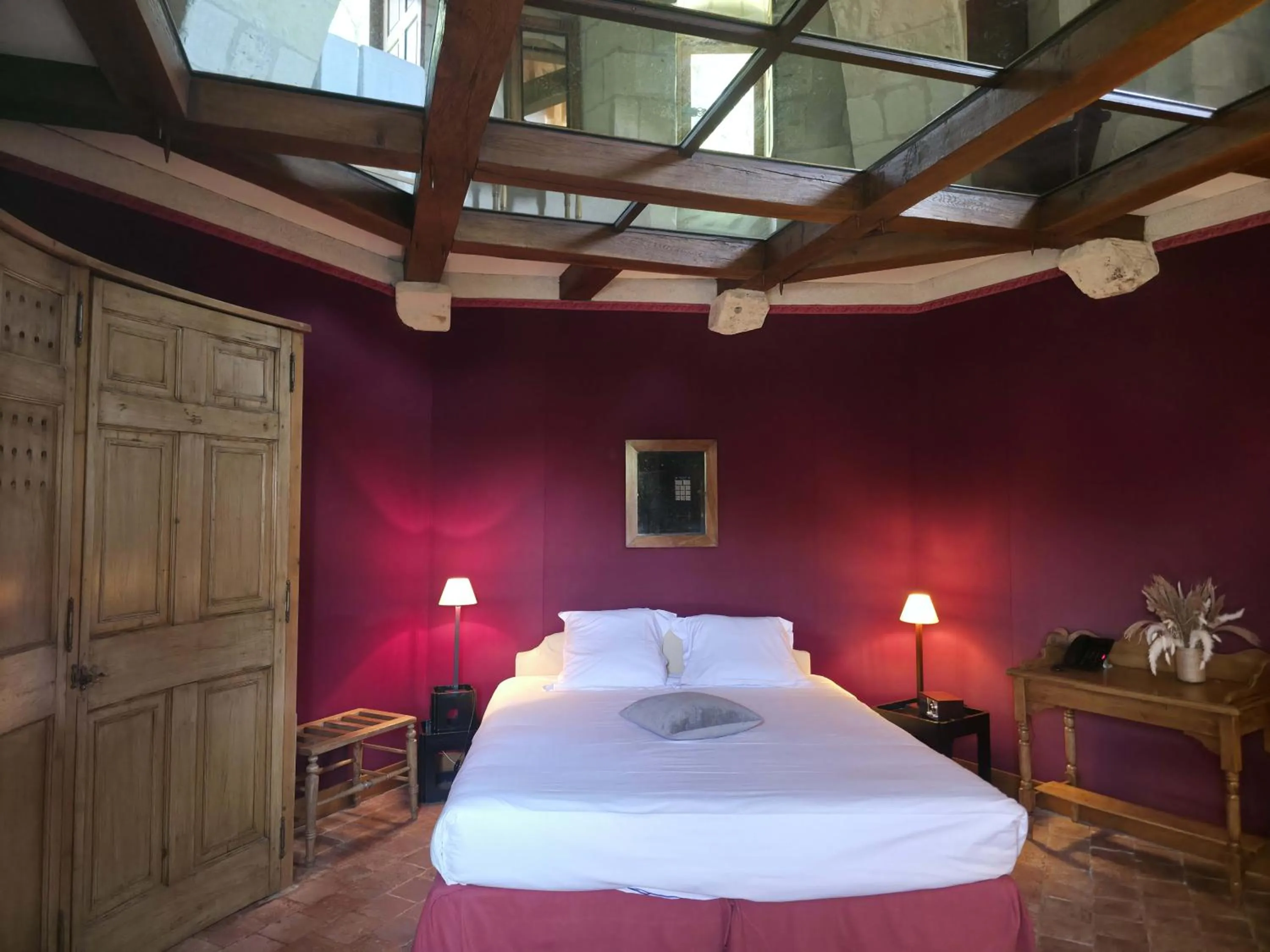 Bedroom, Bed in Château de Chissay