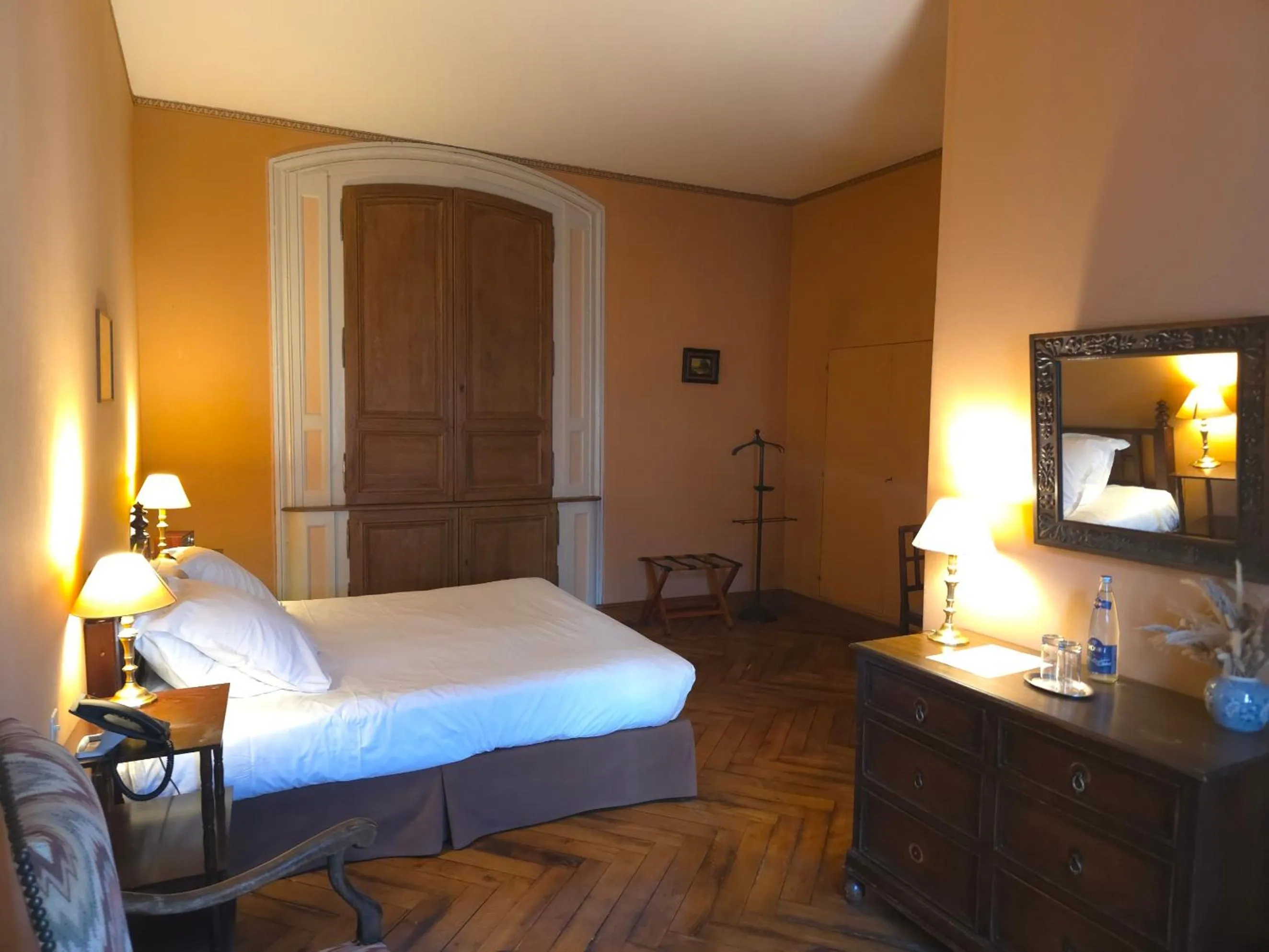 Bed in Château de Chissay