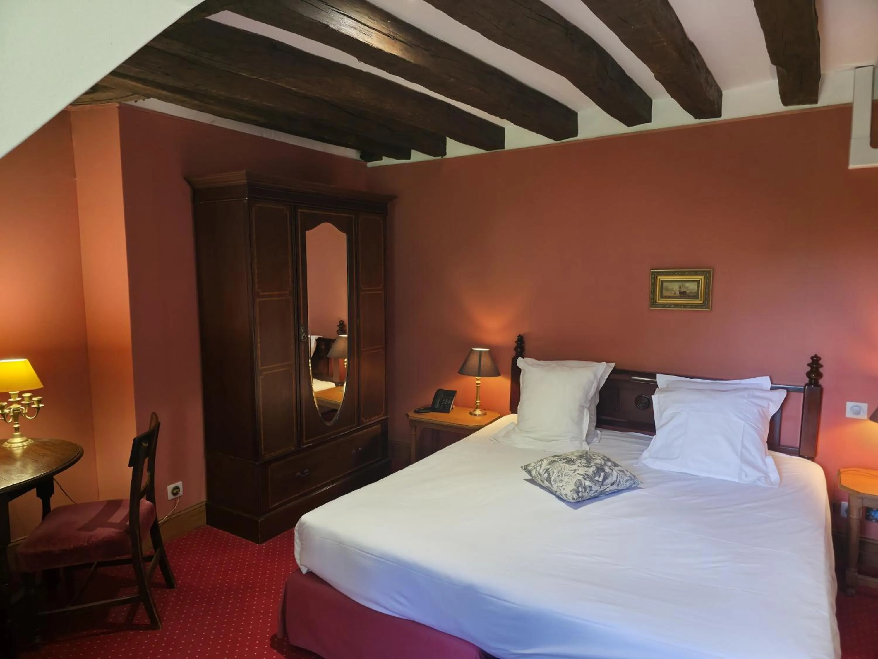 Photo of the whole room, Bed in Château de Chissay