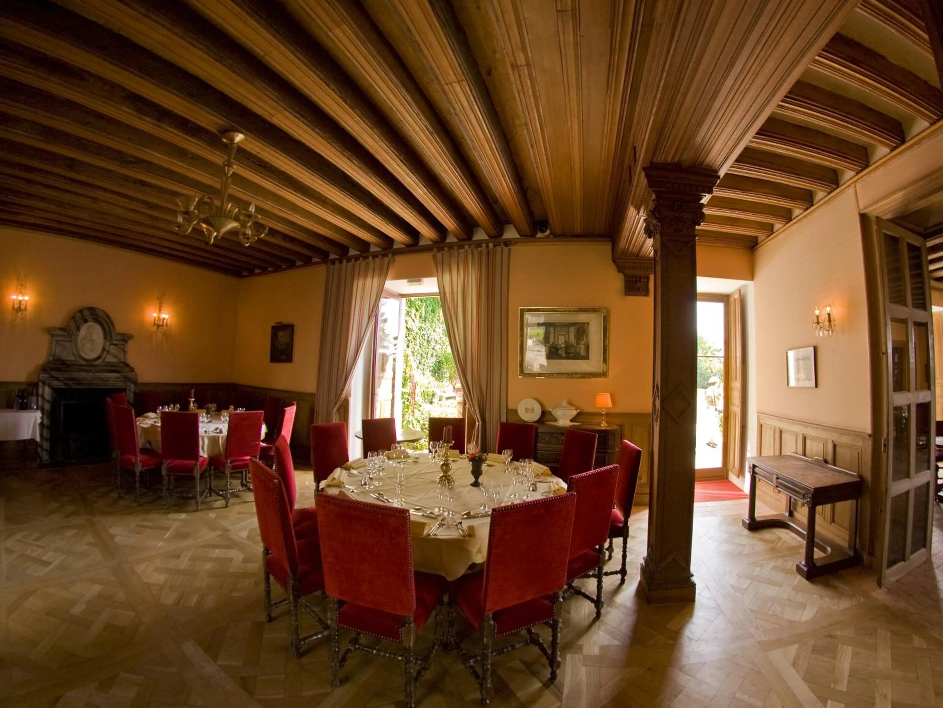 Restaurant/places to eat in Château de Chissay