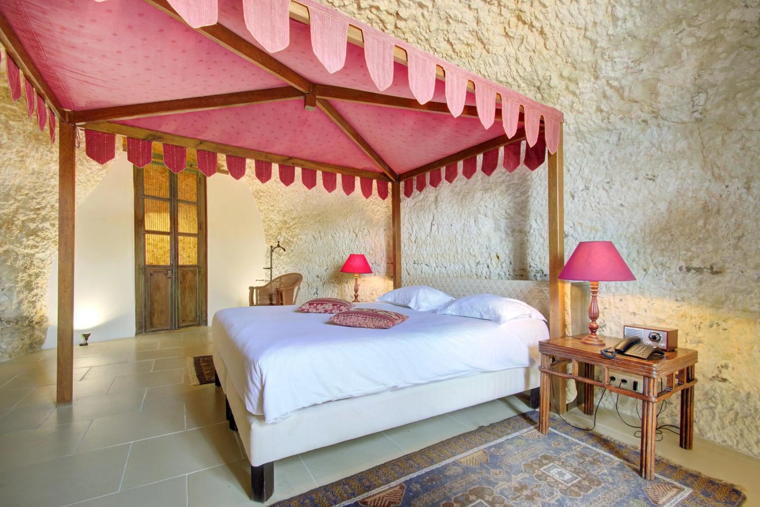 Bedroom, Bed in Château de Chissay