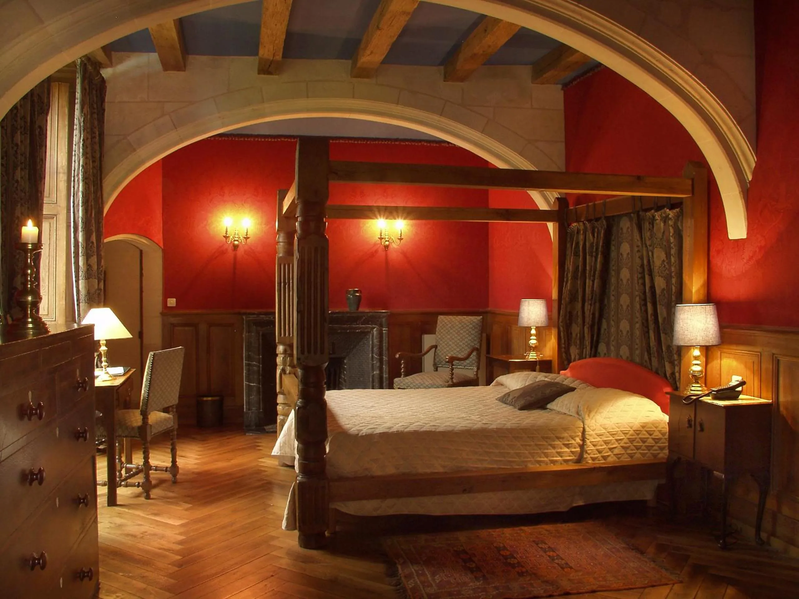 Bathroom, Bed in Château de Chissay