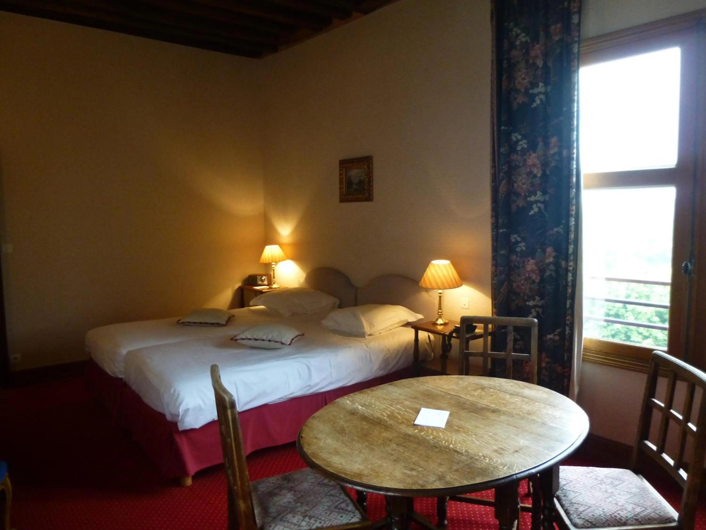Bedroom, Bed in Château de Chissay