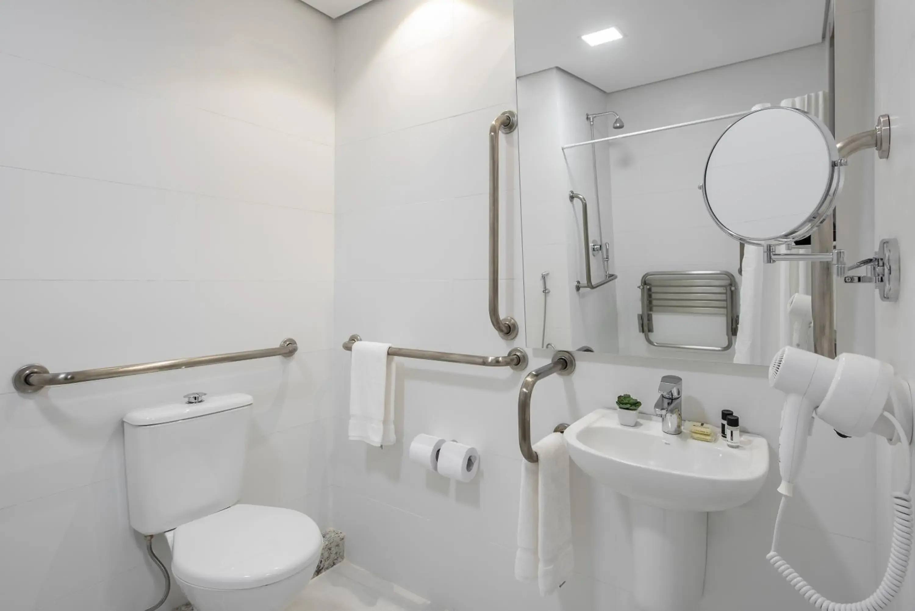 Twin Room - single occupancy - Disability Access in Intercity Sao Leopoldo Twin Room - single occupancy - Disability Access in Intercity Sao Leopoldo