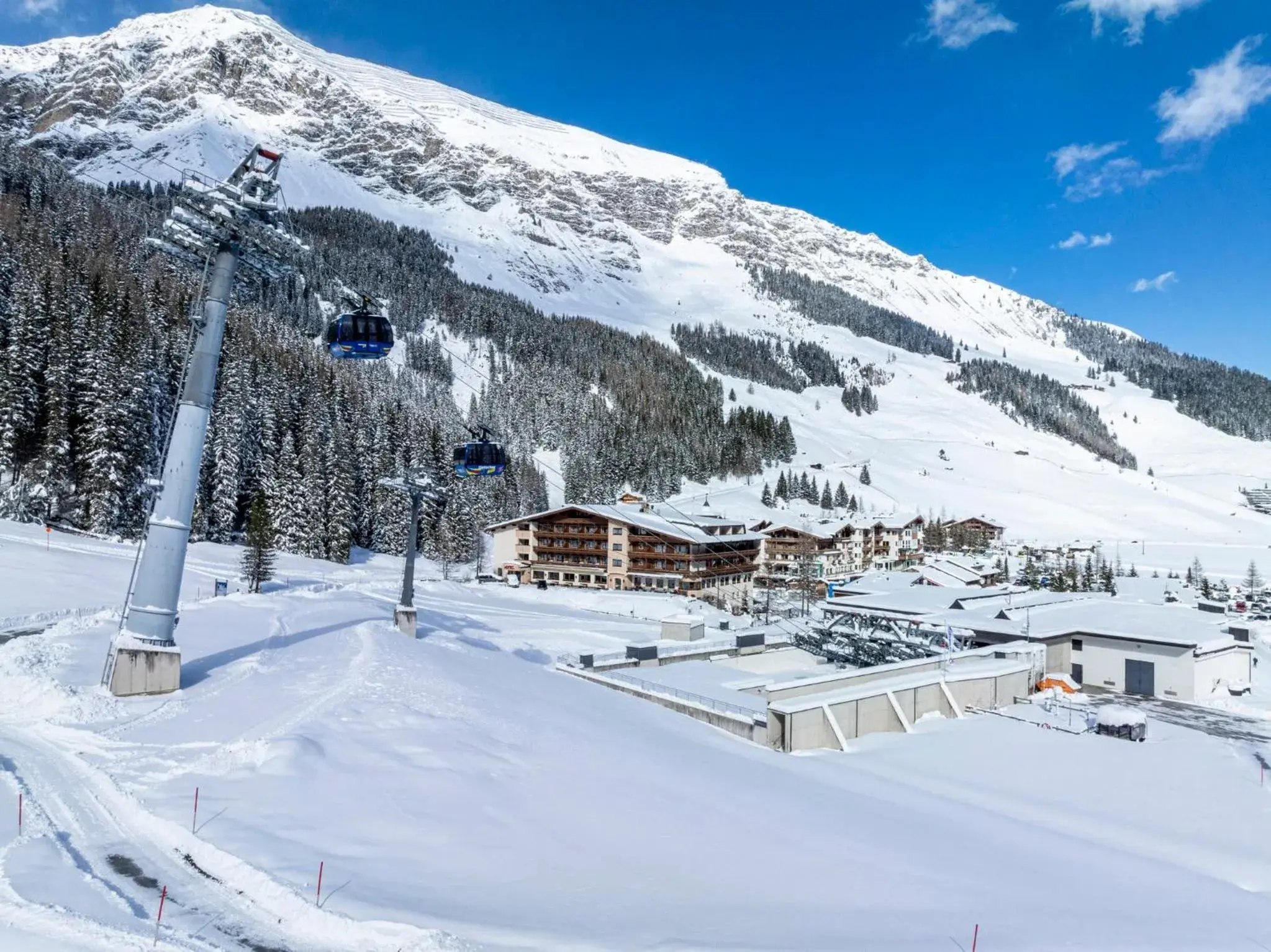 Property building in VALARA - Alpine Art Hotel Property building in VALARA - Alpine Art Hotel