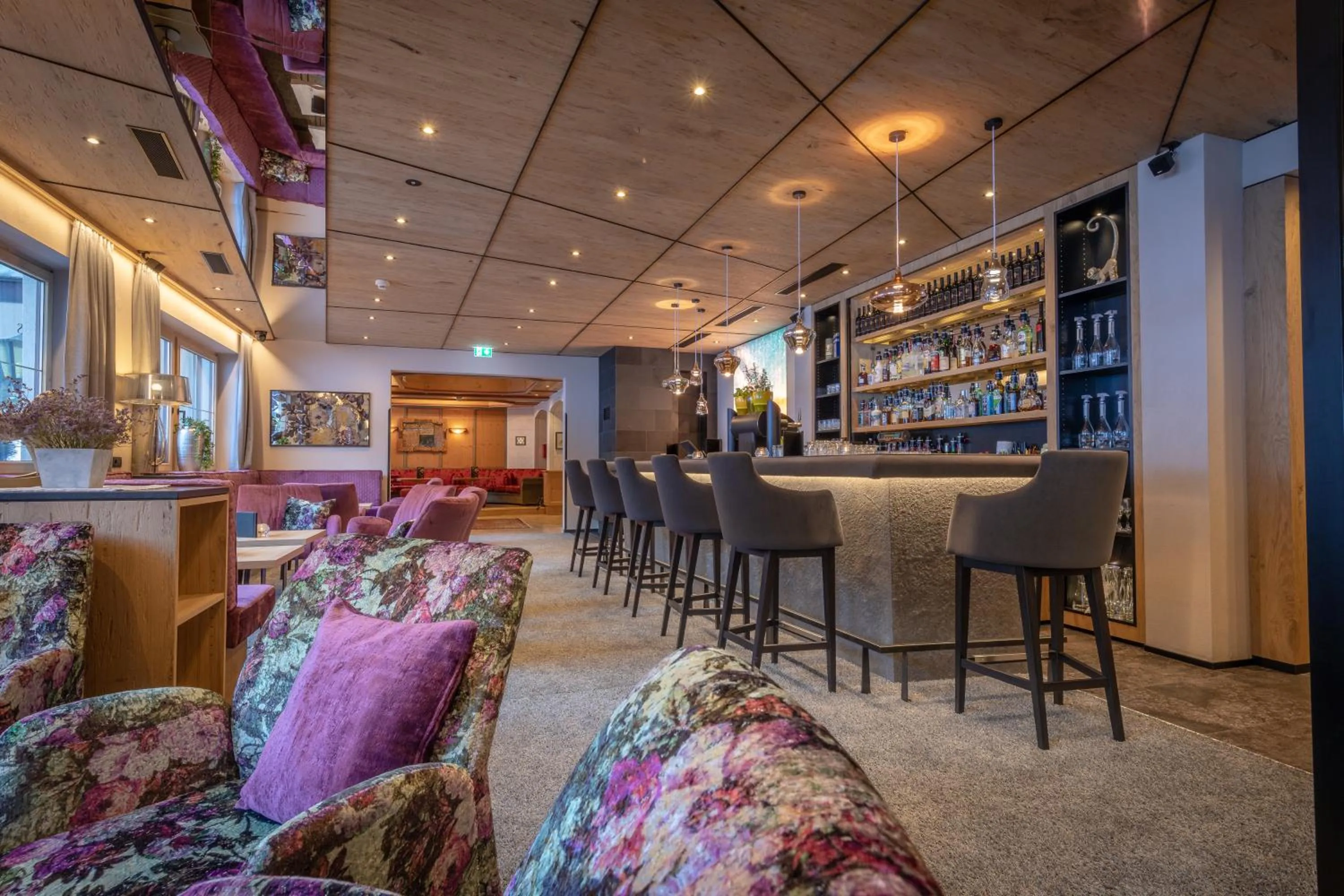 Lounge or bar in VALARA - Alpine Art Hotel