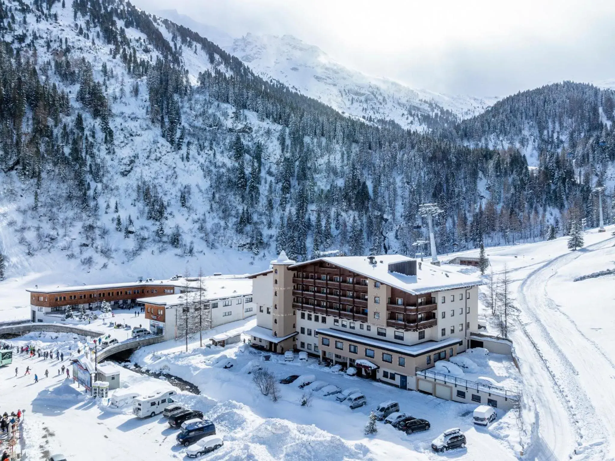 Property building in VALARA - Alpine Art Hotel Property building in VALARA - Alpine Art Hotel