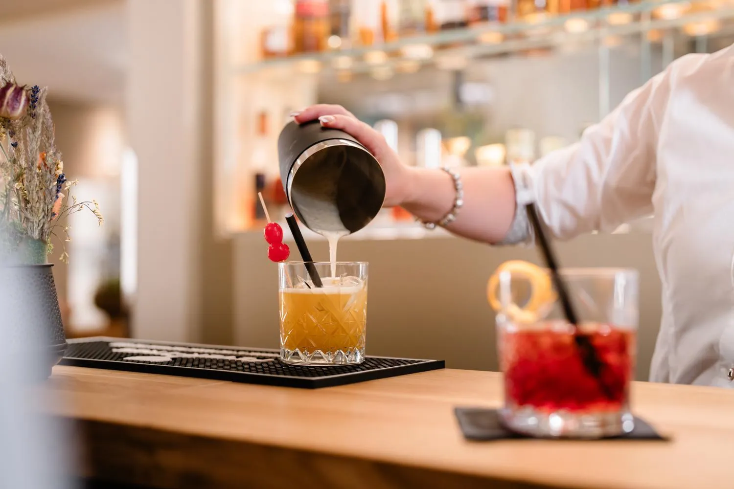 Lounge or bar in Solbadhotel Sigriswil