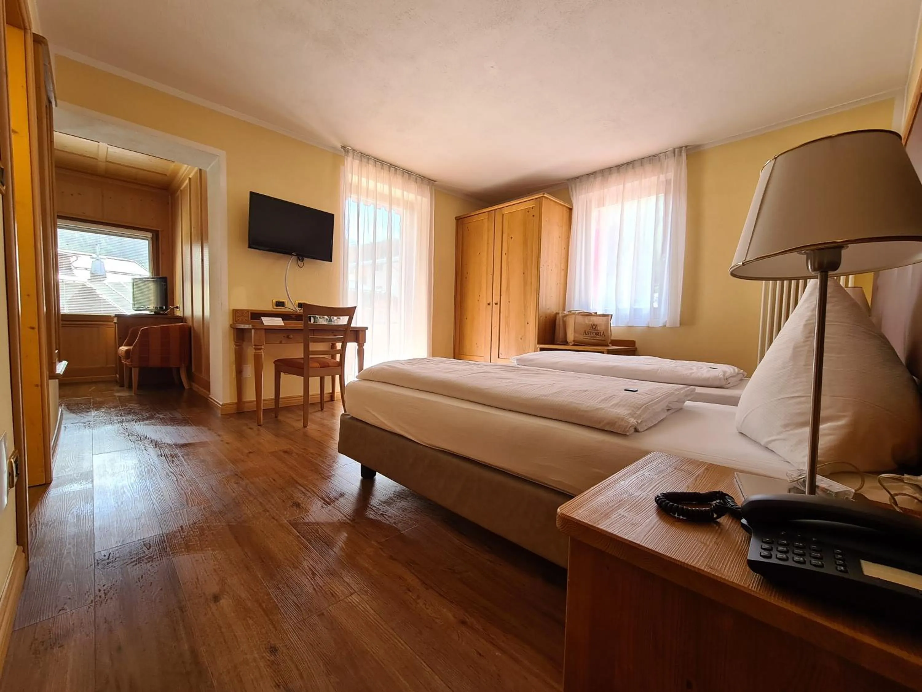 Photo of the whole room, Bed in Hotel Astoria