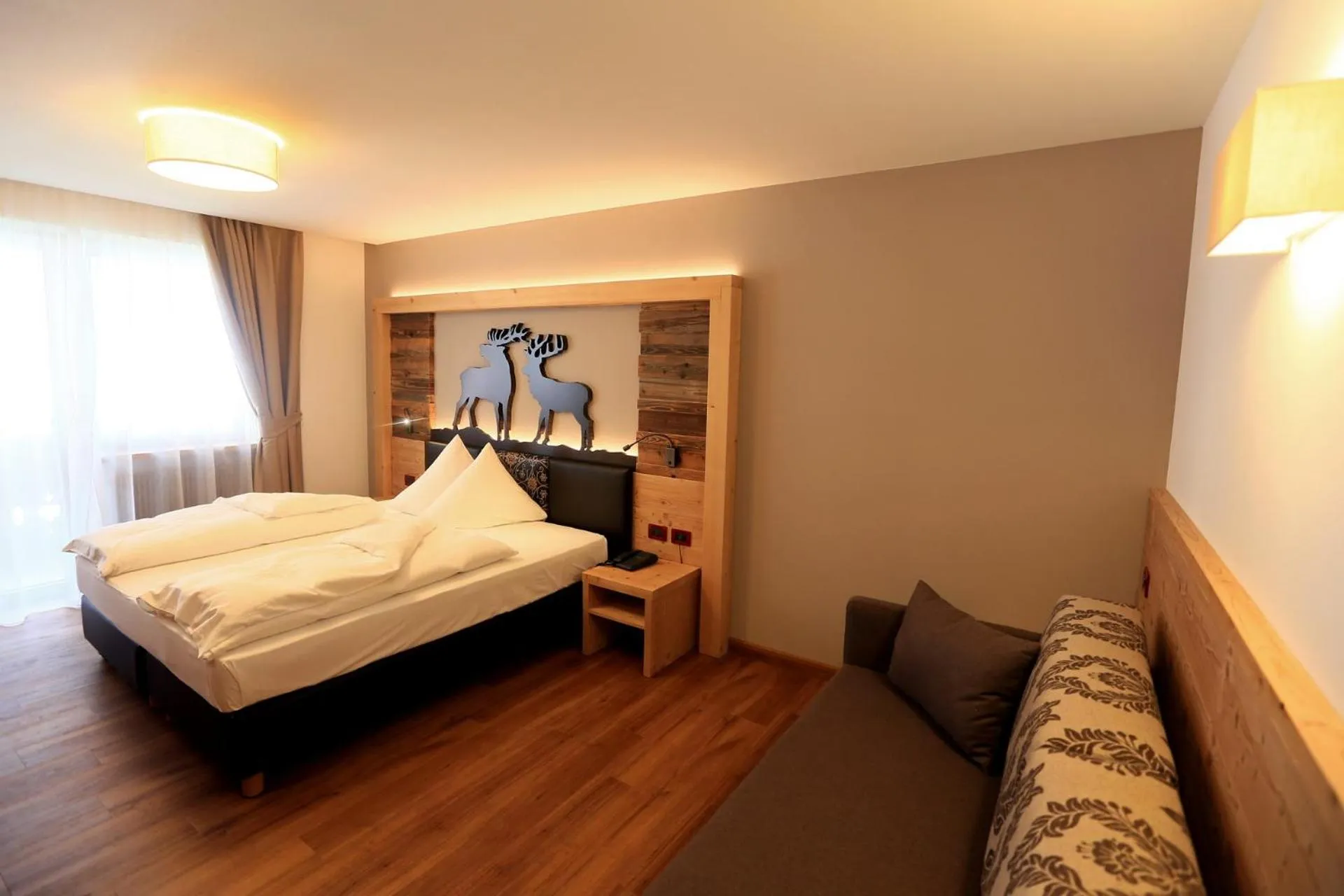 Bathroom, Bed in Hotel Astoria