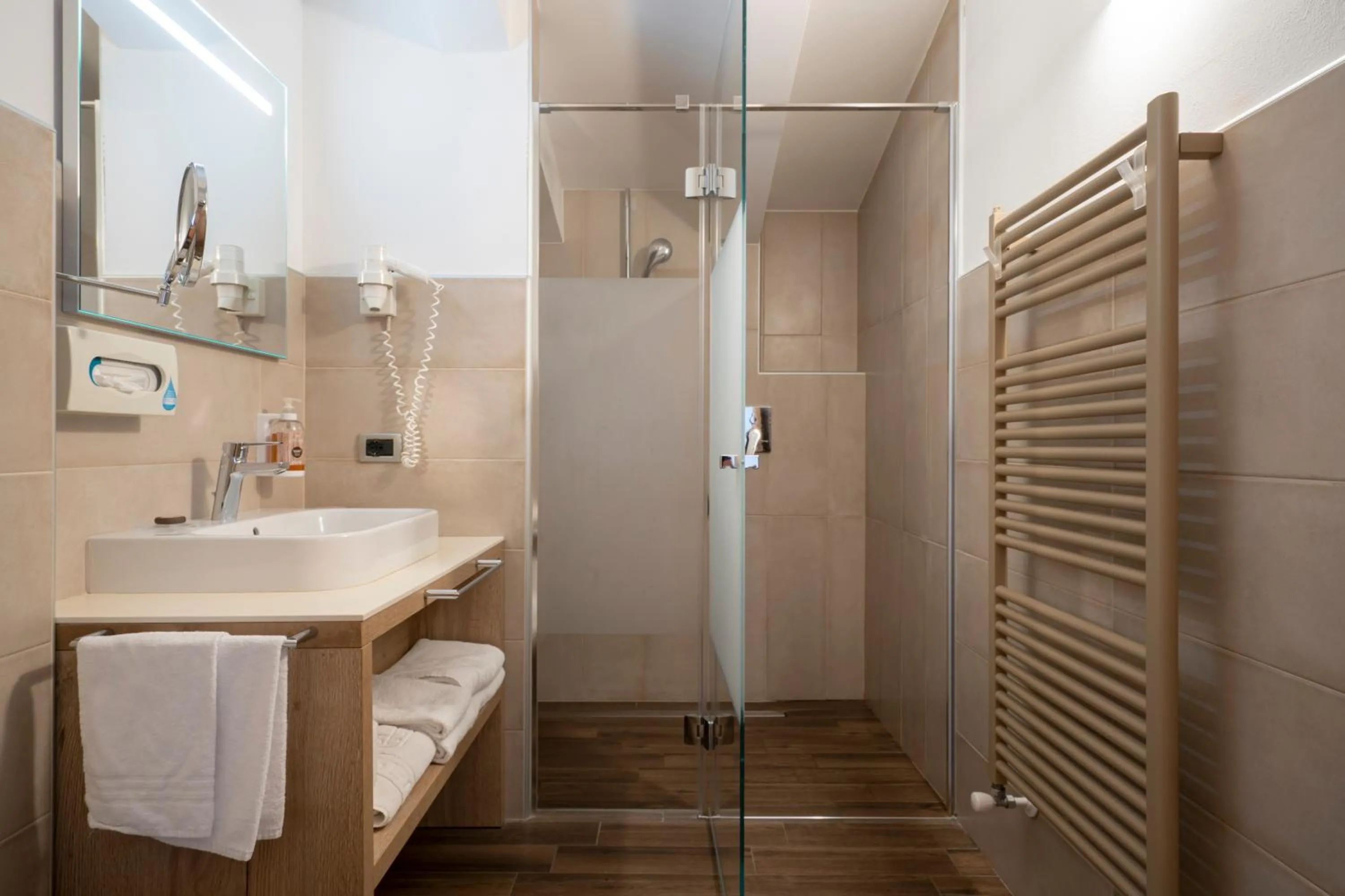 Shower in Hotel Astoria