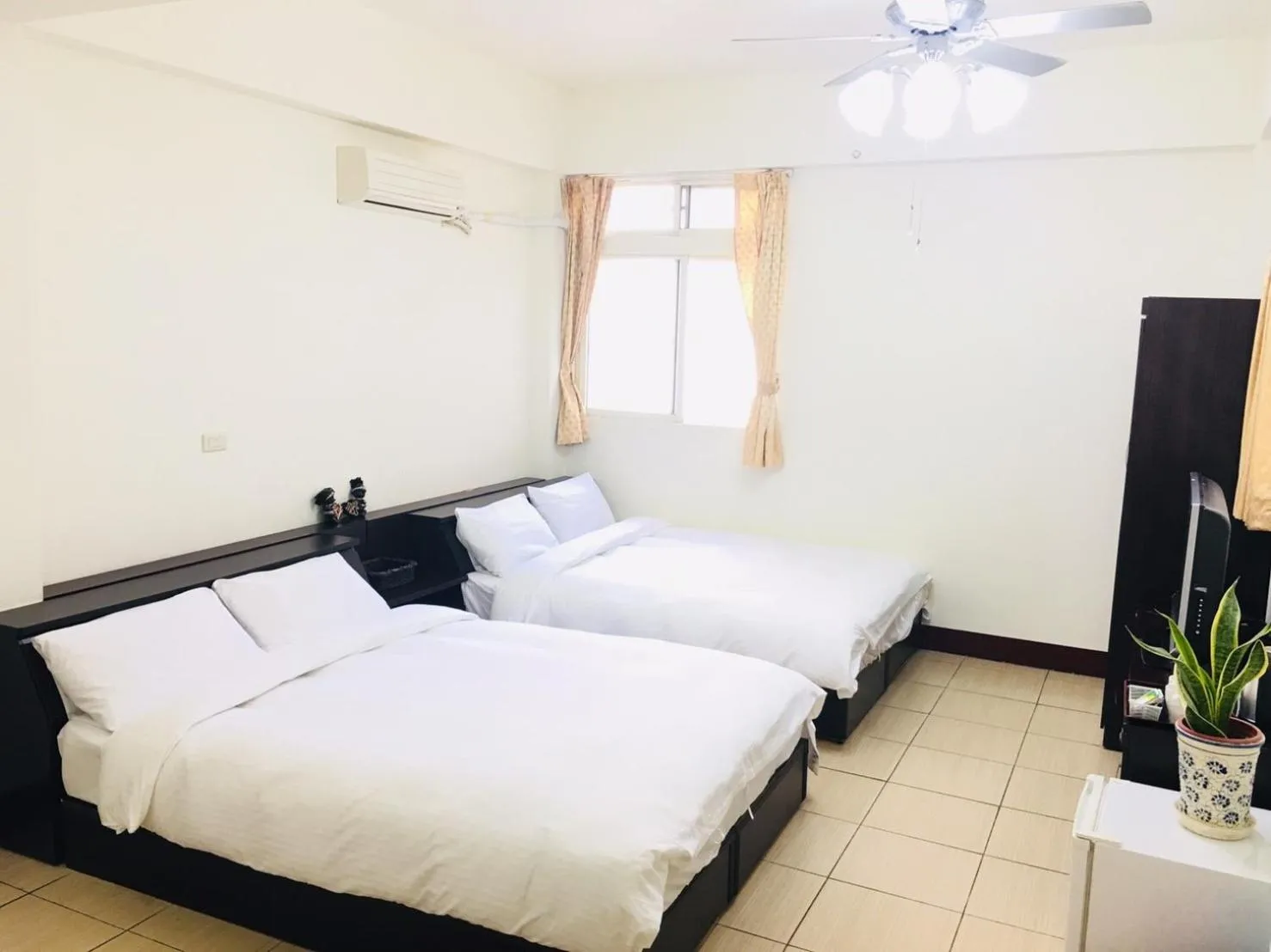 Bed in Sun Moon Beauty