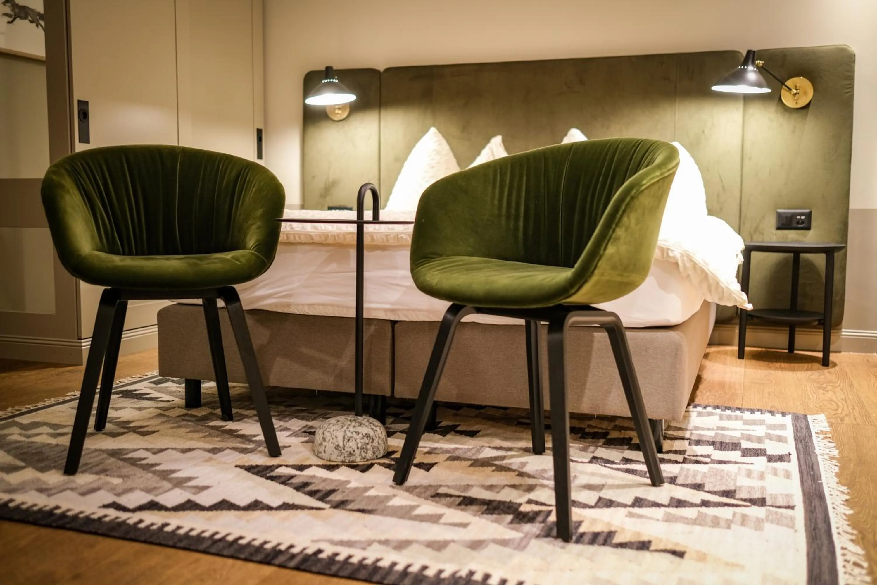 Seating area, Bed in Mountain Paradise