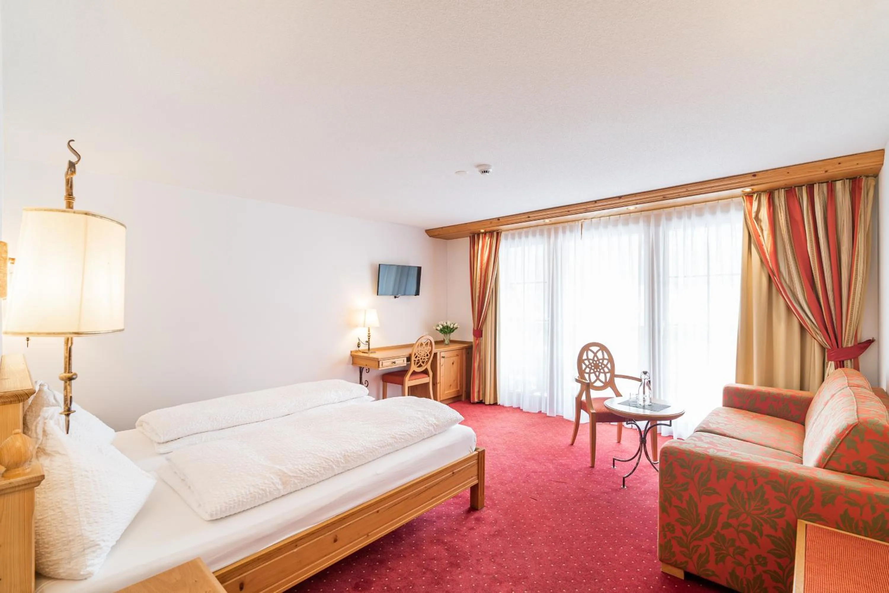 Bedroom, Bed in Mountain Paradise