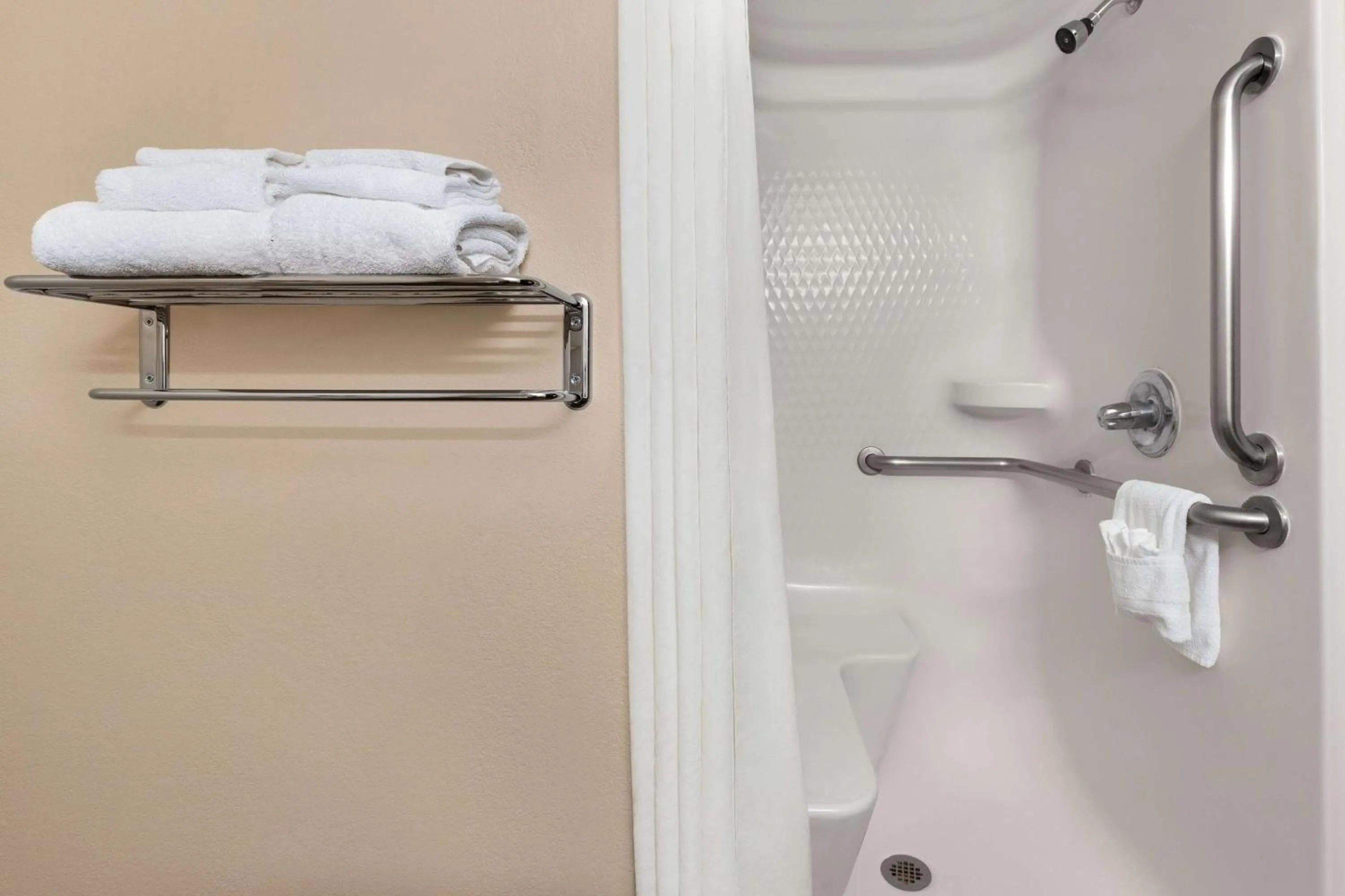 Shower in Super 8 by Wyndham Lincoln North