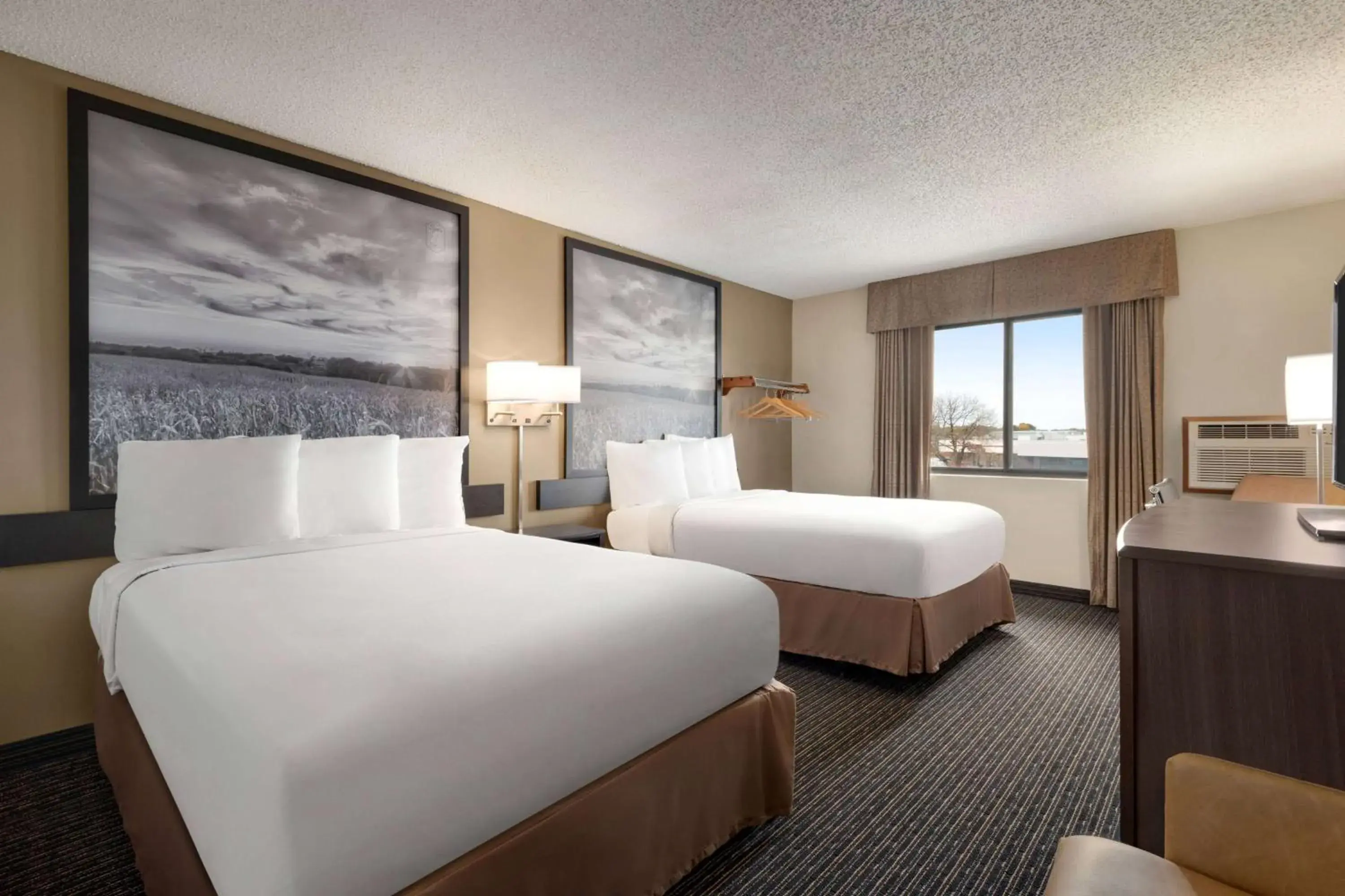 Photo of the whole room, Bed in Super 8 by Wyndham Lincoln North Photo of the whole room, Bed in Super 8 by Wyndham Lincoln North