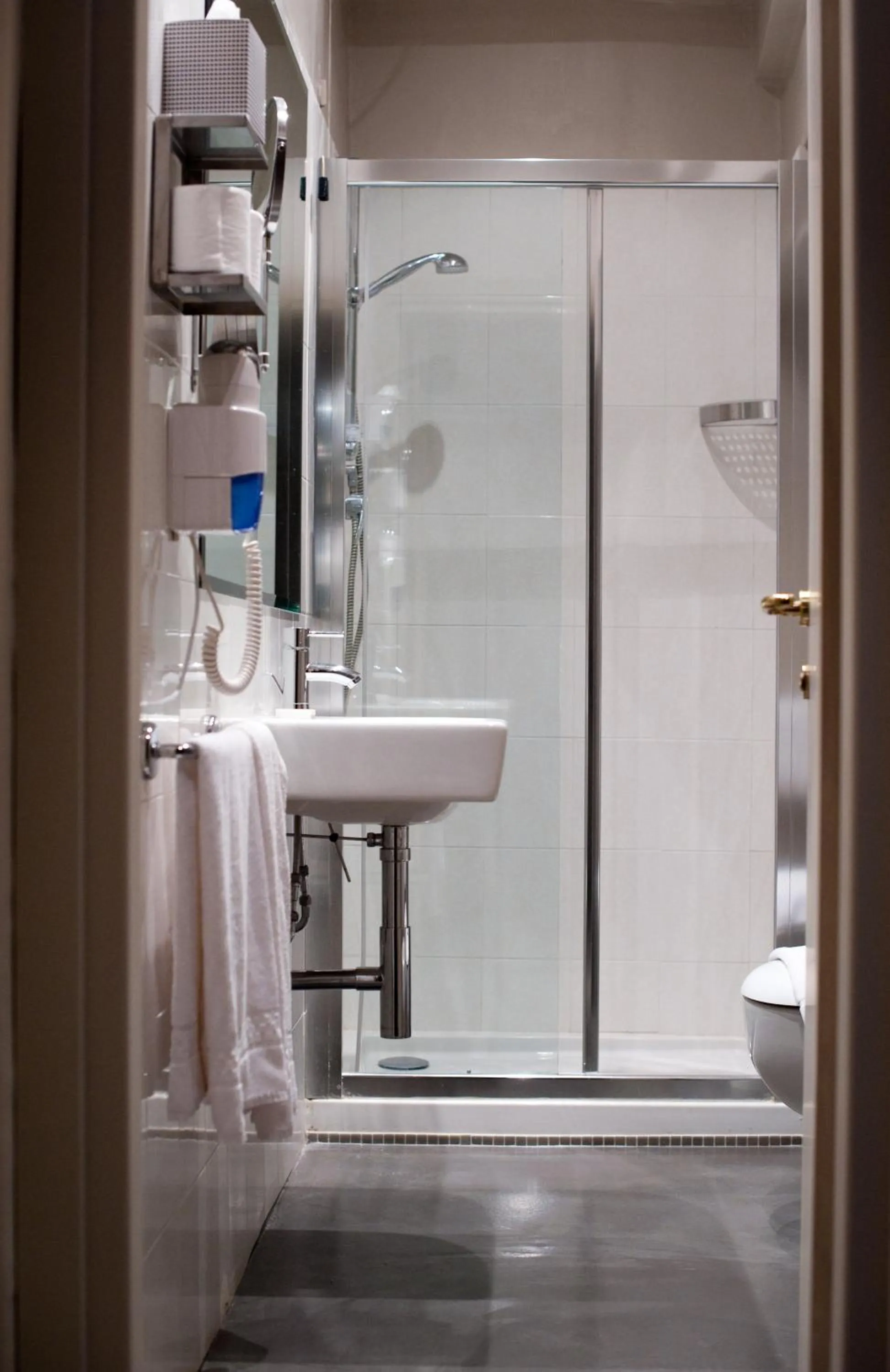 Shower in Hotel Italia