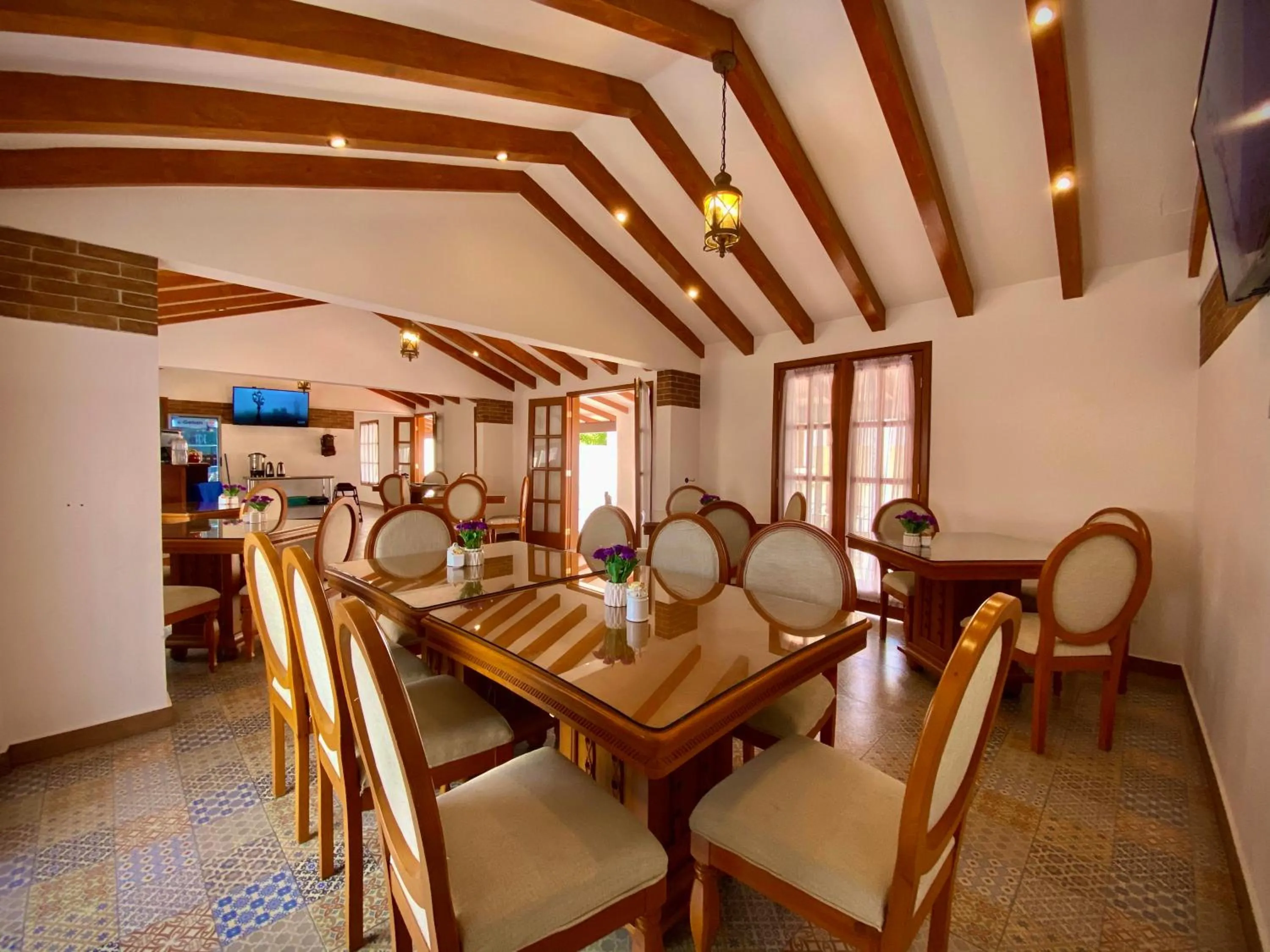 Restaurant/places to eat in La Alborada