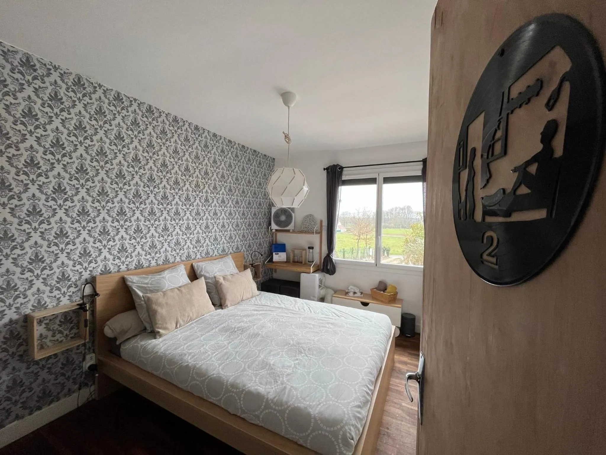 Photo of the whole room, Bed in Chez Flo et Marc