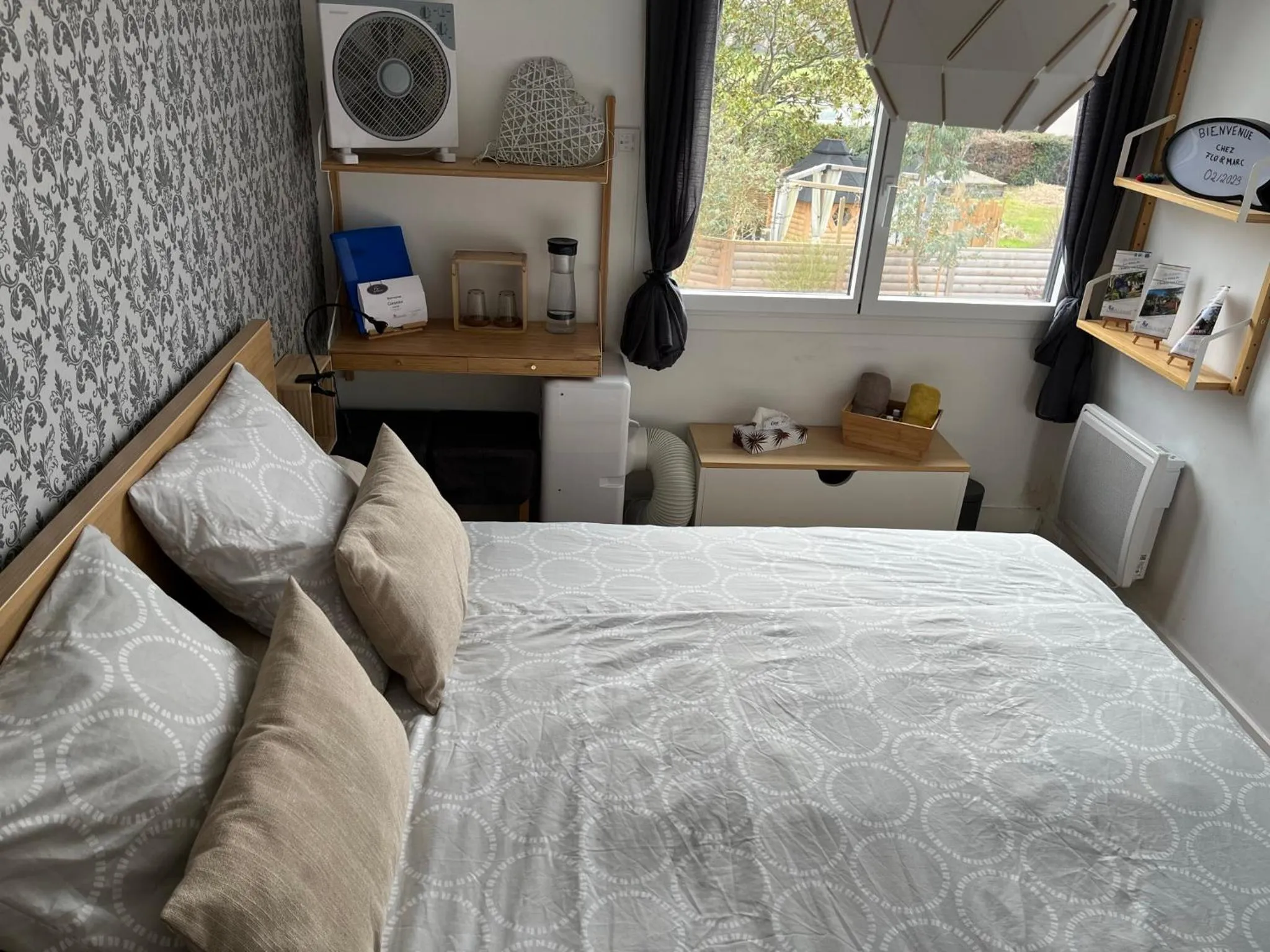 Photo of the whole room, Bed in Chez Flo et Marc