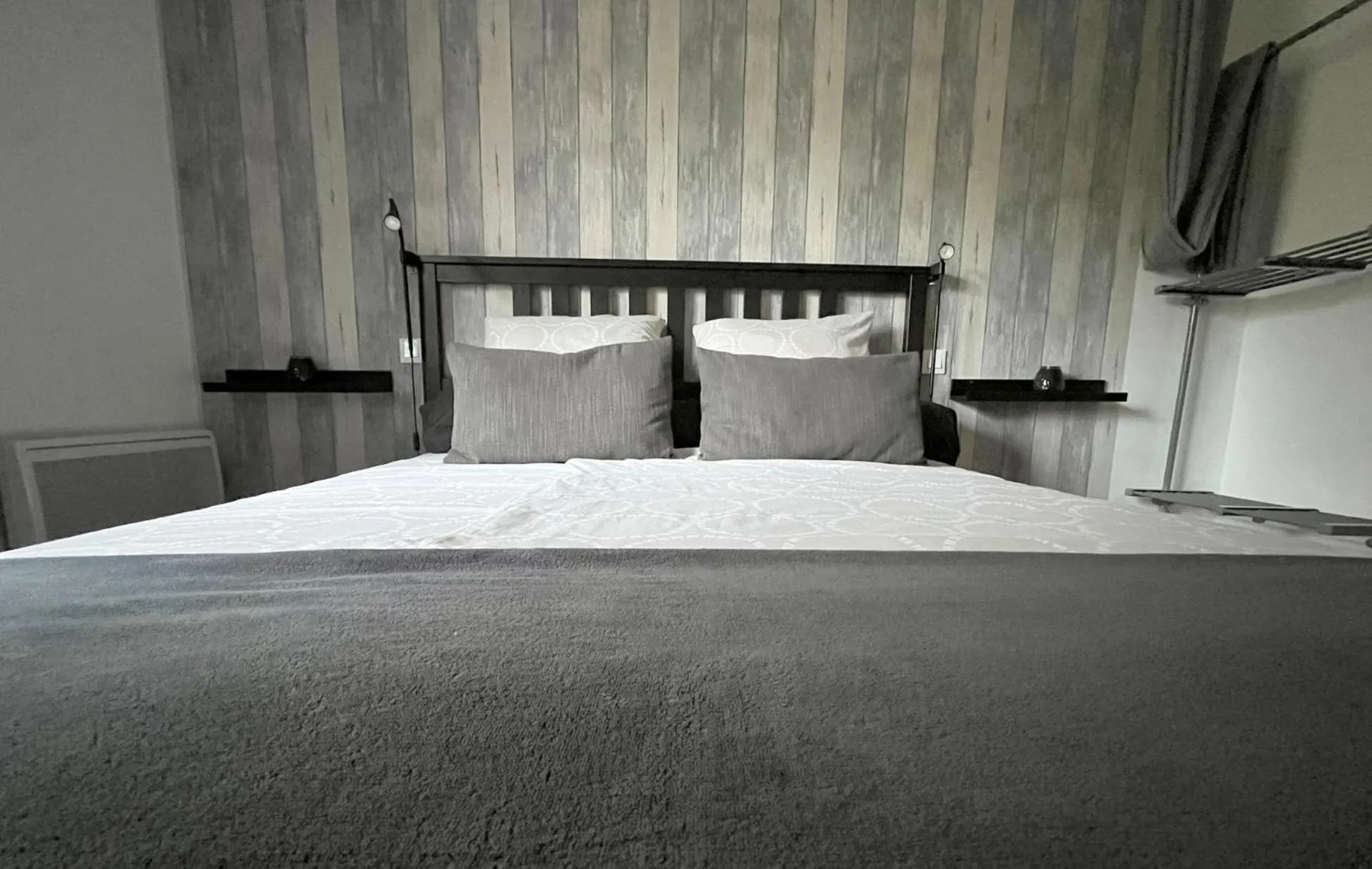 Photo of the whole room, Bed in Chez Flo et Marc