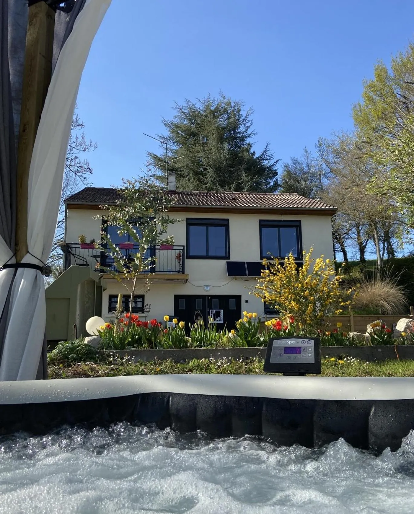Hot Tub in Chez Flo et Marc