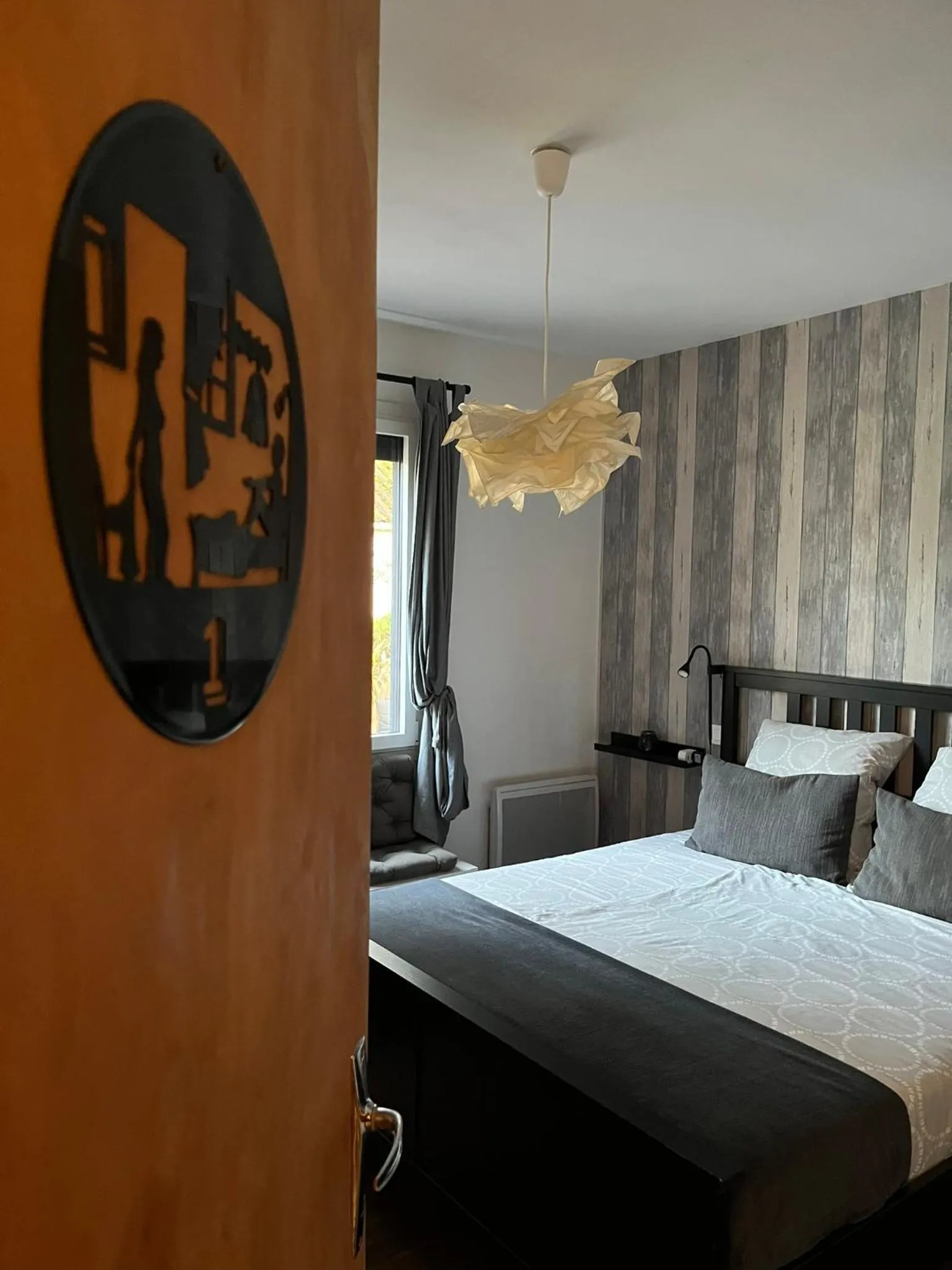 Photo of the whole room, Bed in Chez Flo et Marc