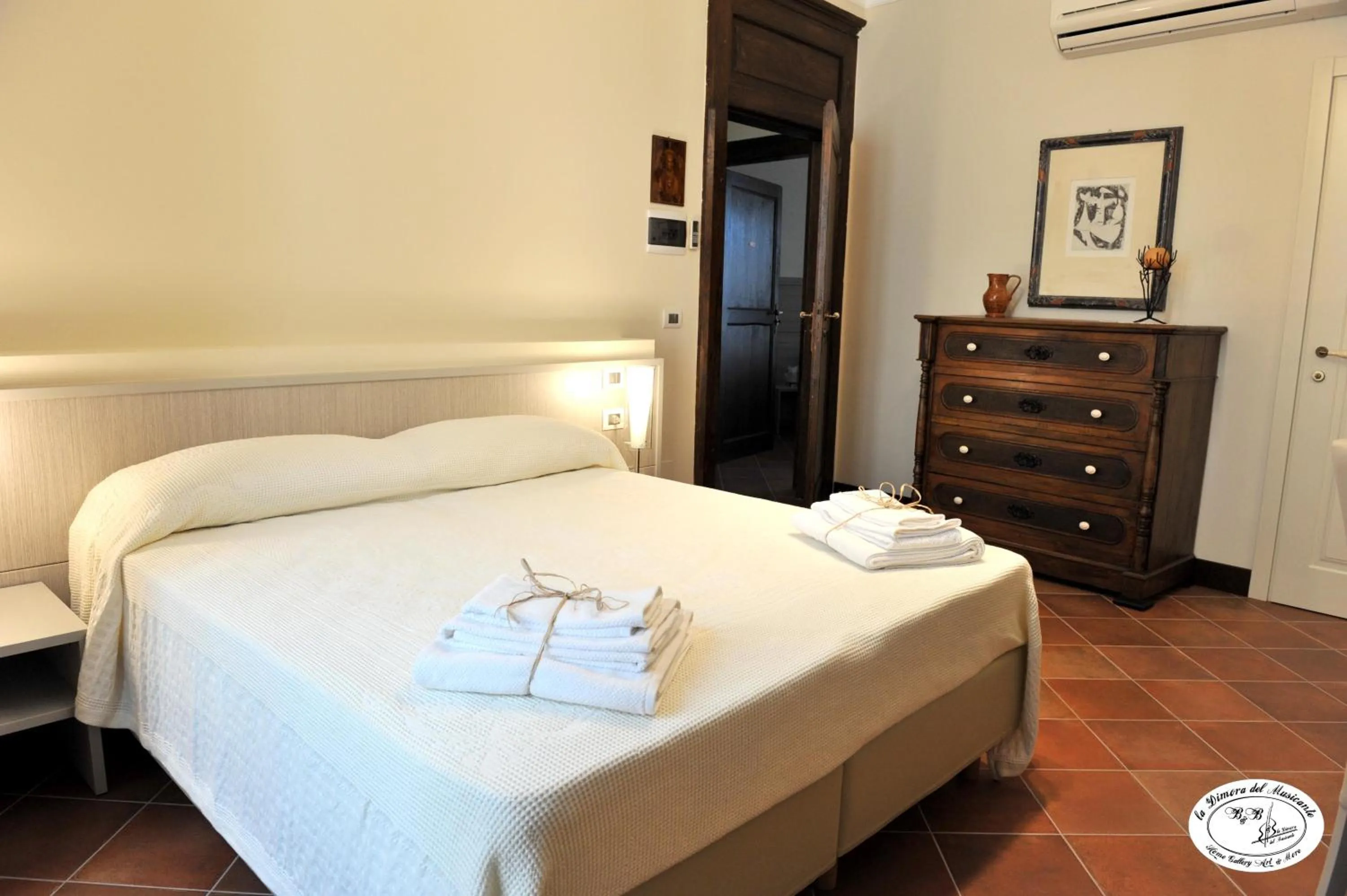 Bed in La Dimora del Musicante HomeGallery