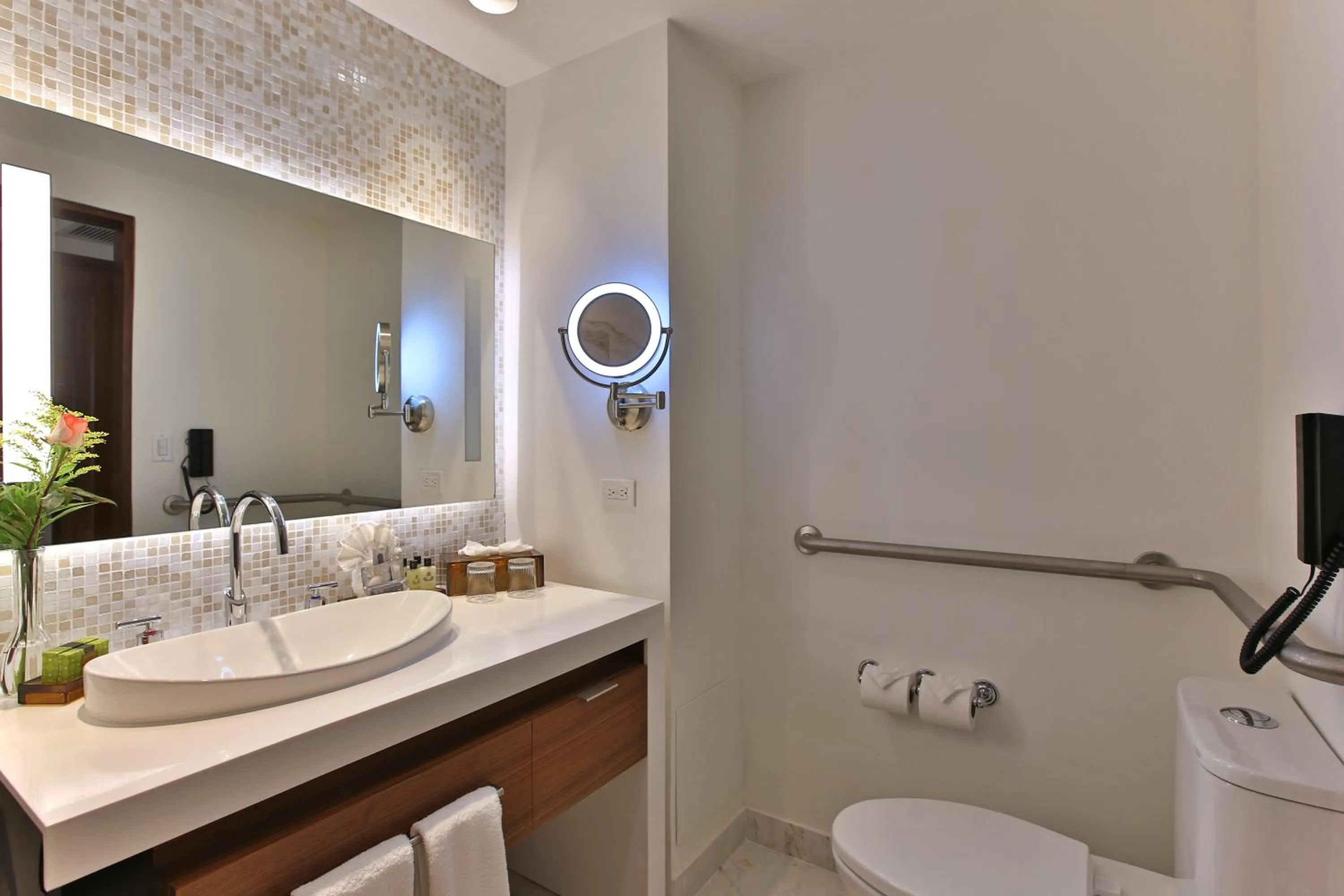 Bathroom in Real Intercontinental Metrocentro Managua by IHG