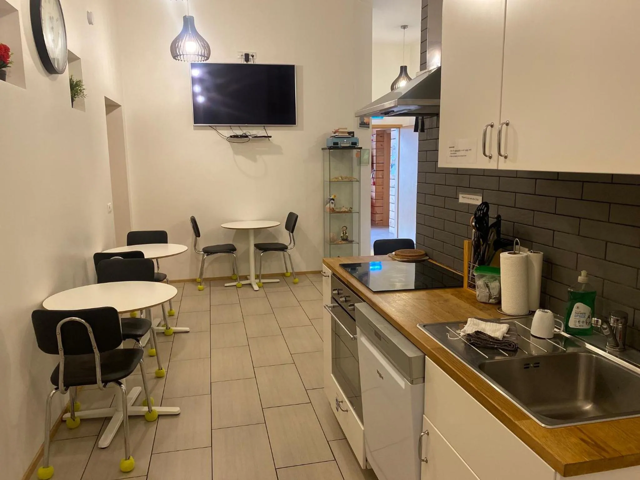 Communal kitchen in Kirkjufell Guesthouse and Apartments