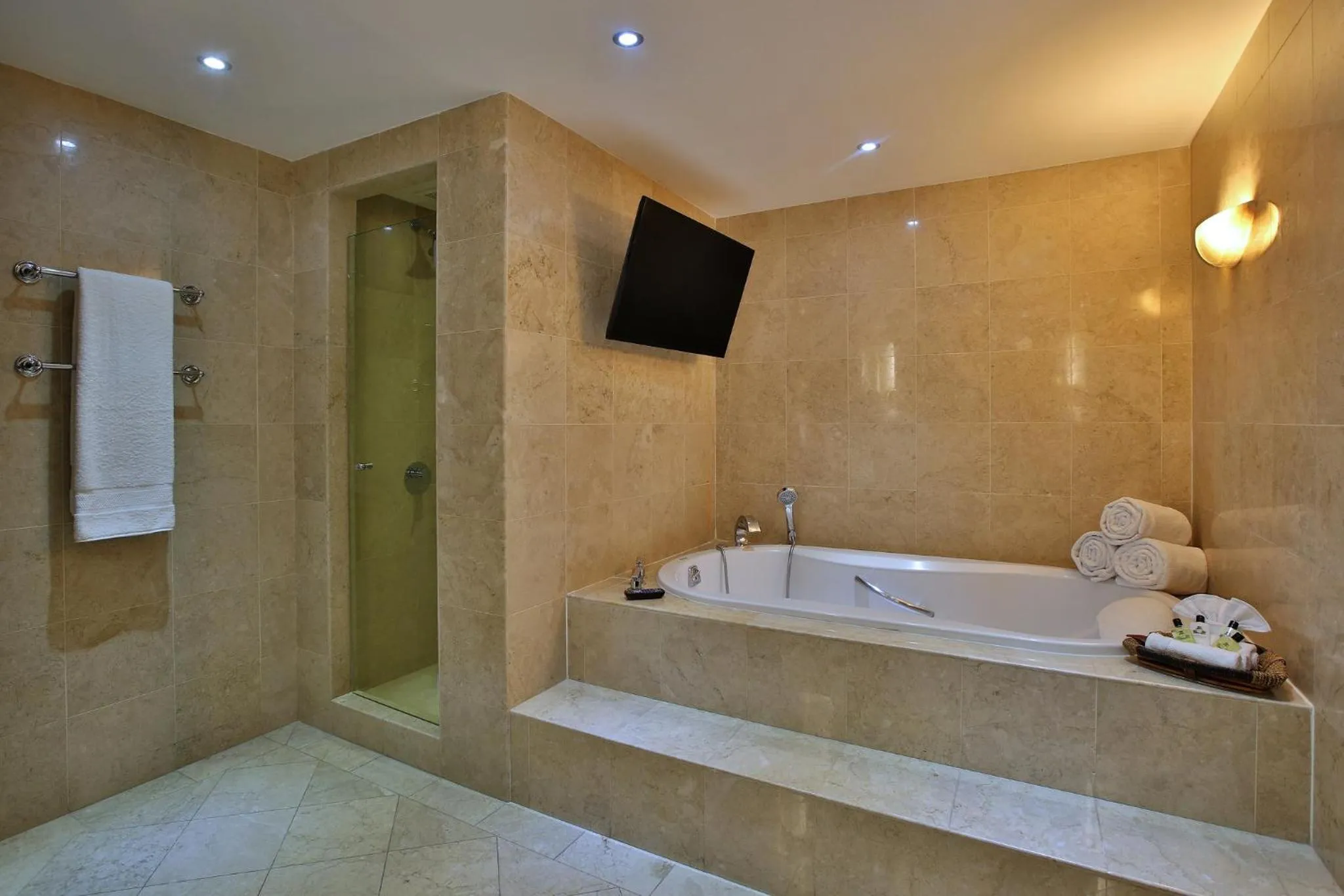 Photo of the whole room in Intercontinental Real Guatemala by IHG