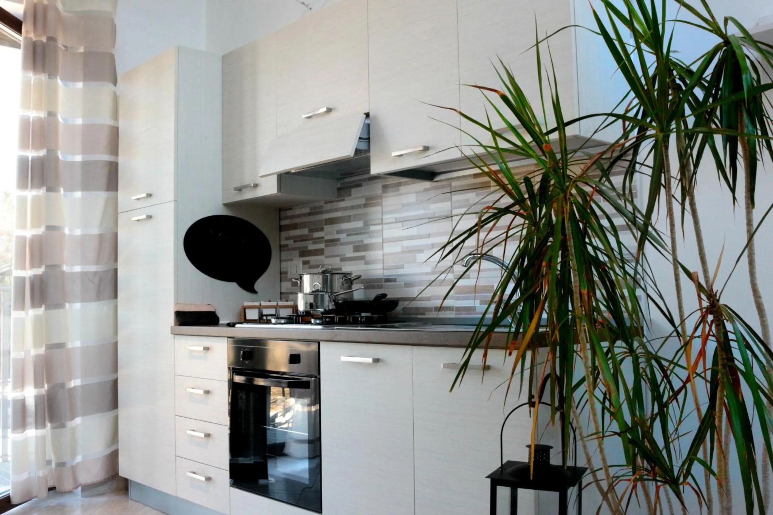 Kitchen or kitchenette in Paradeisos Residence Sas