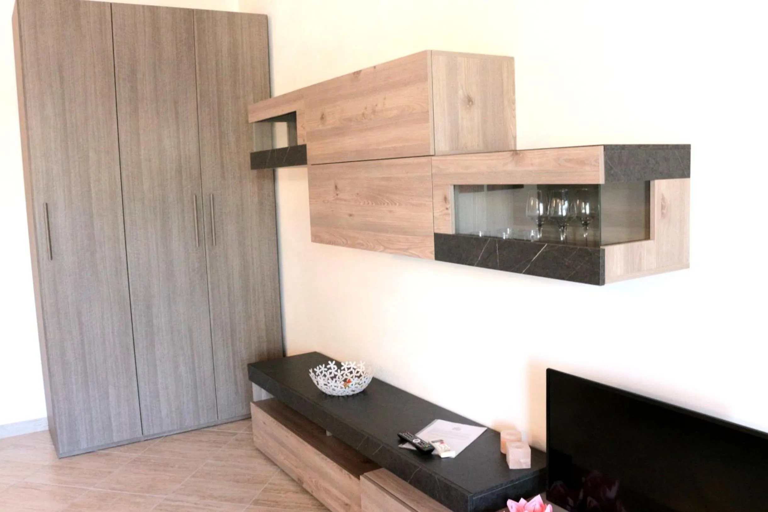 TV and multimedia in Paradeisos Residence Sas