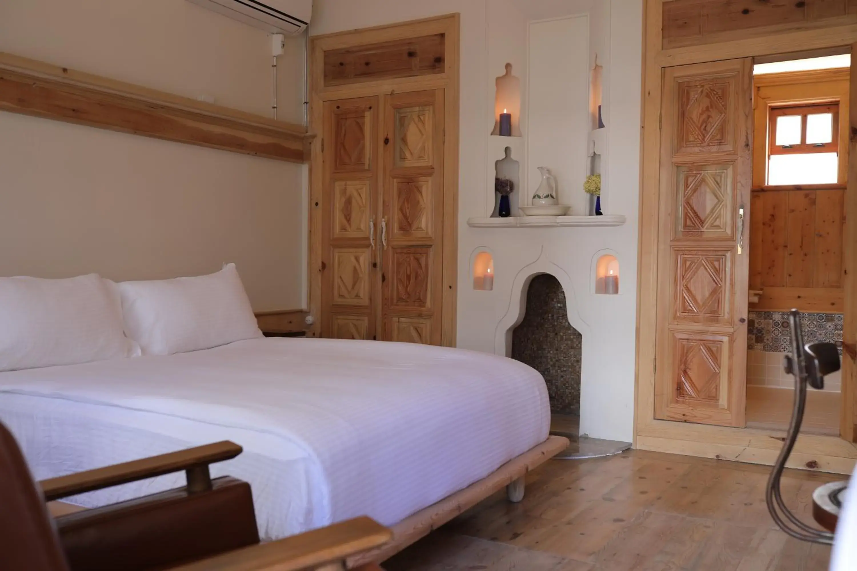 Decorative detail, Bed in Melekli Konak Decorative detail, Bed in Melekli Konak