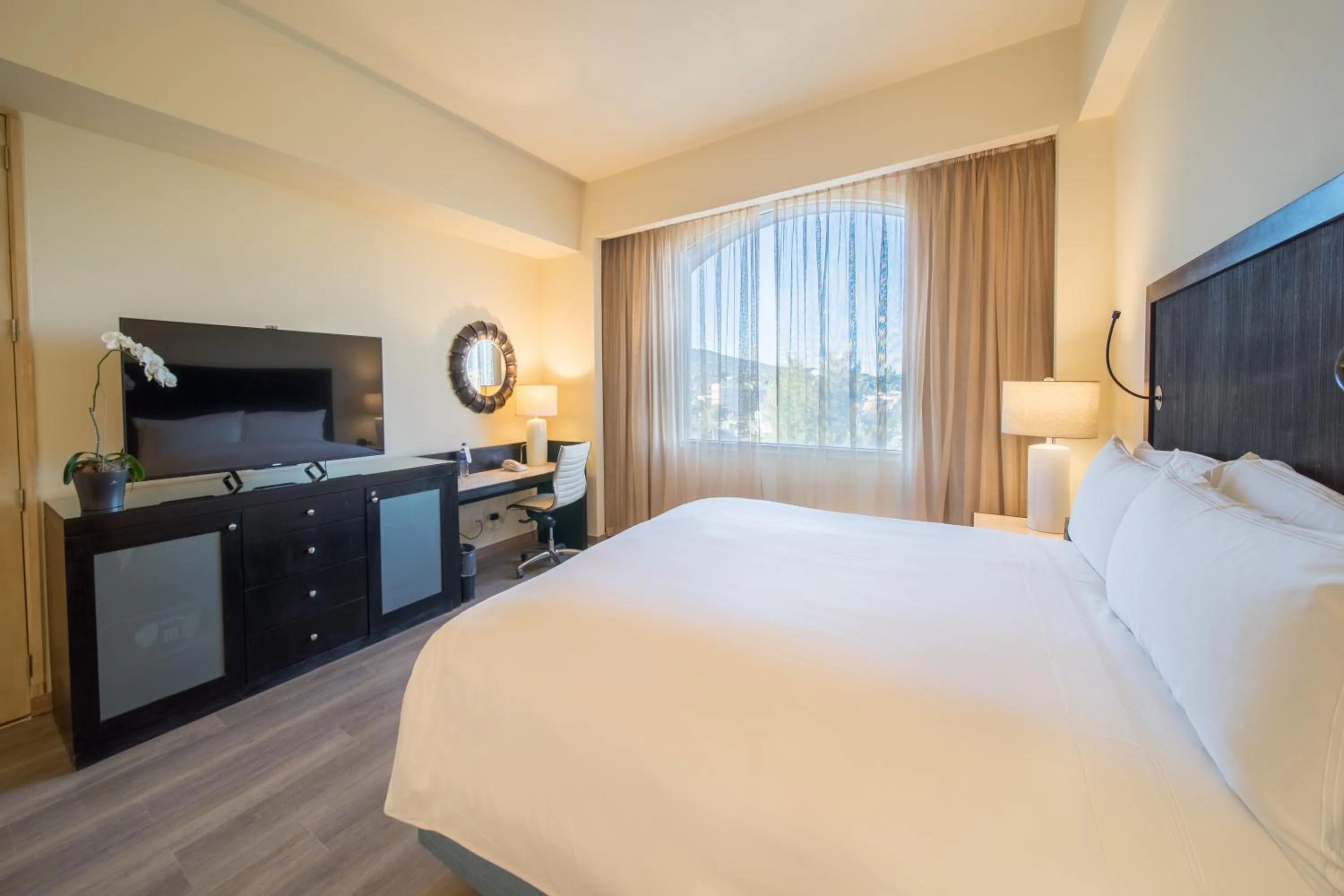 Photo of the whole room, Bed in Real Intercontinental San Salvador by IHG