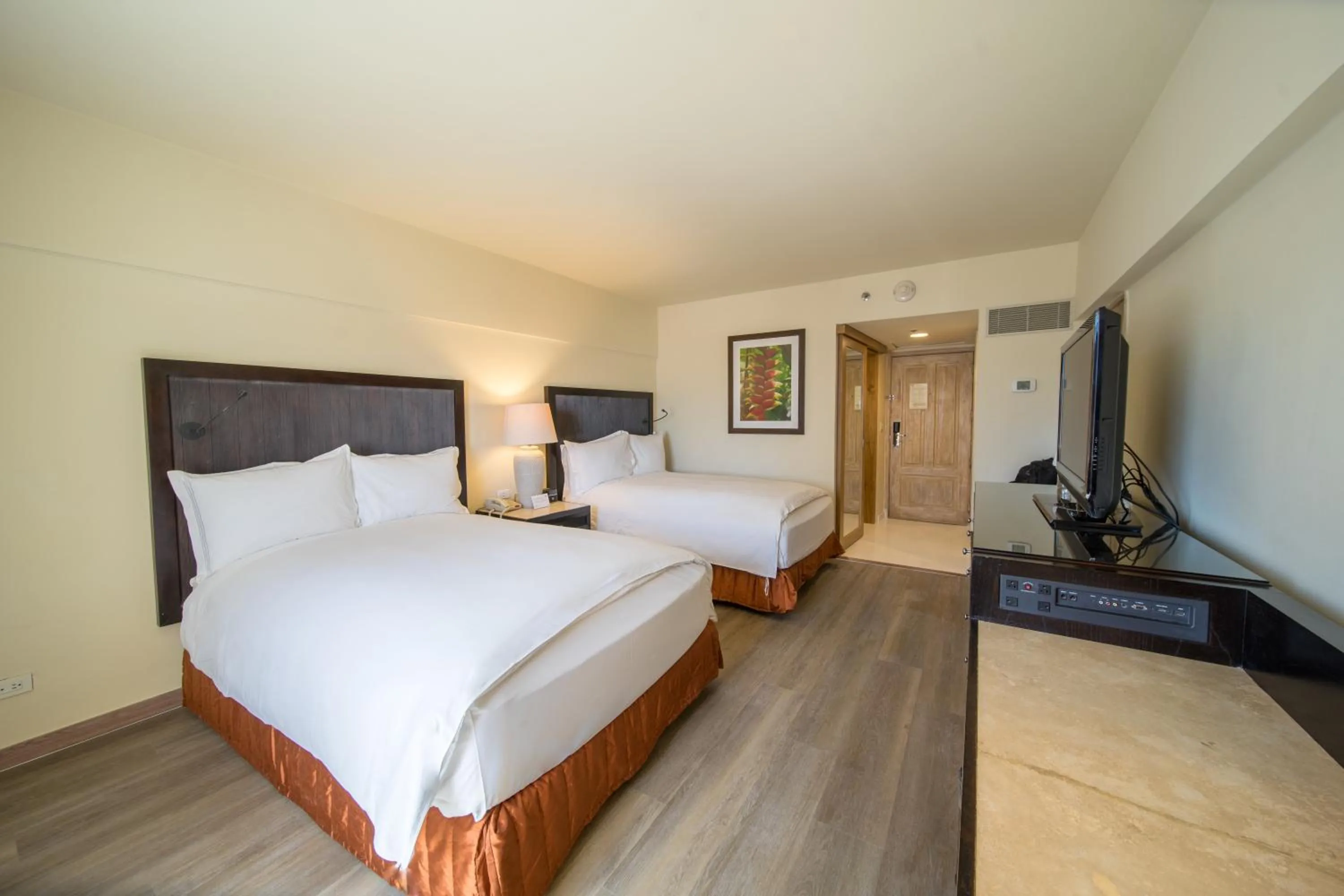 Photo of the whole room, Bed in Real Intercontinental San Salvador by IHG