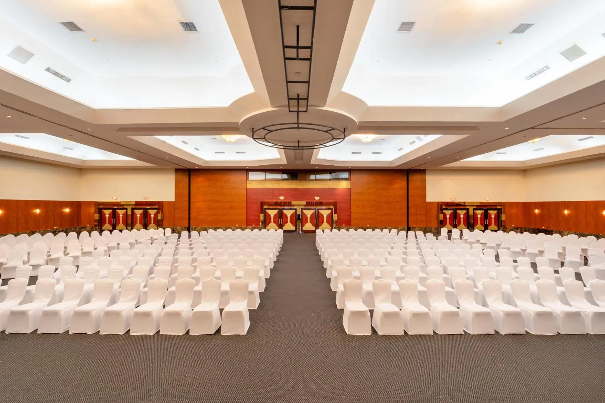 Meeting/conference room in Crowne Plaza Managua by IHG