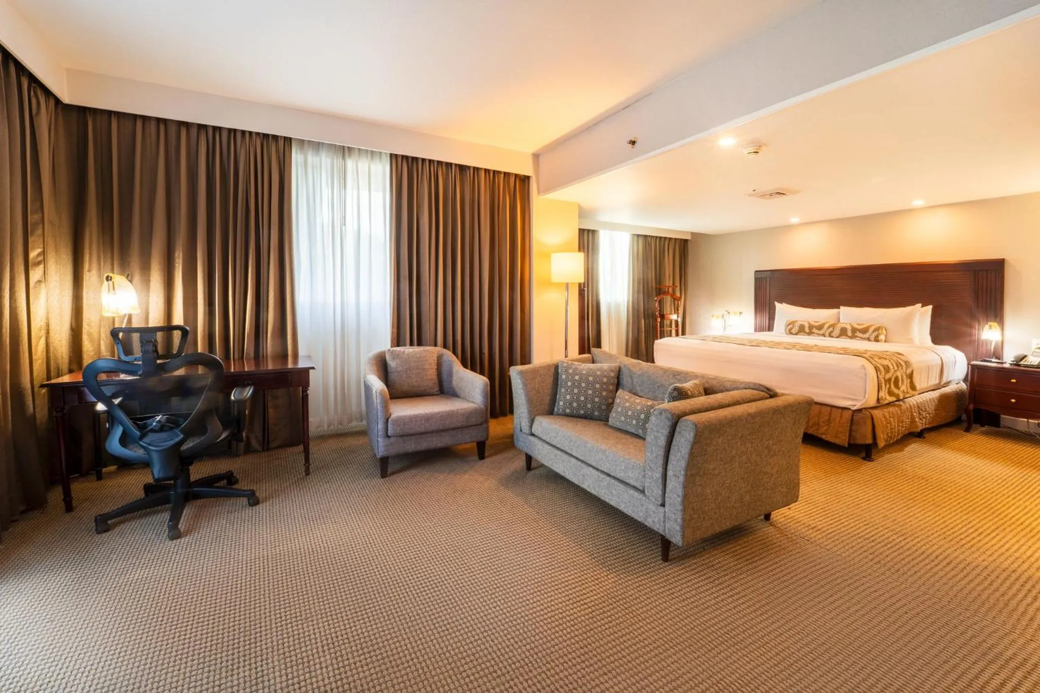 Bedroom, Bed in Crowne Plaza Managua by IHG