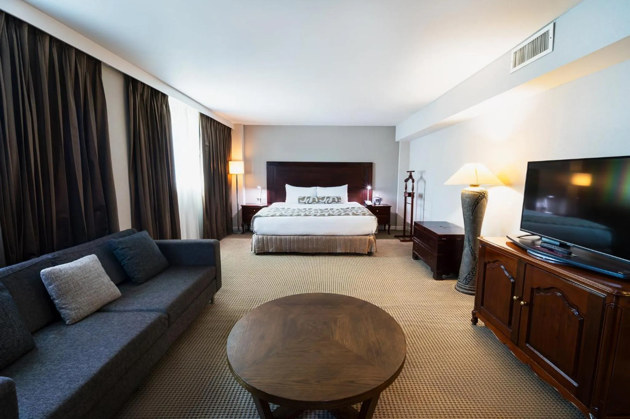 Bedroom, Bed in Crowne Plaza Managua by IHG