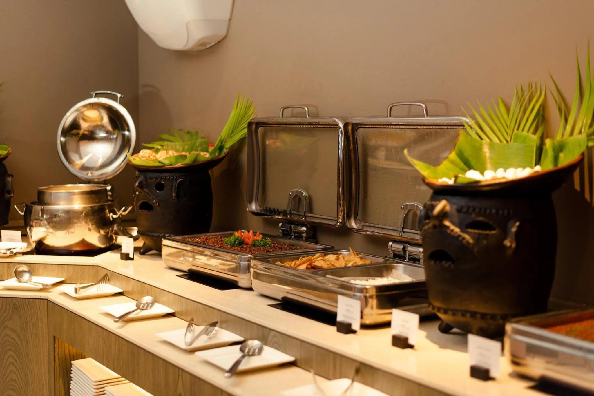 Restaurant/places to eat in Crowne Plaza Managua by IHG