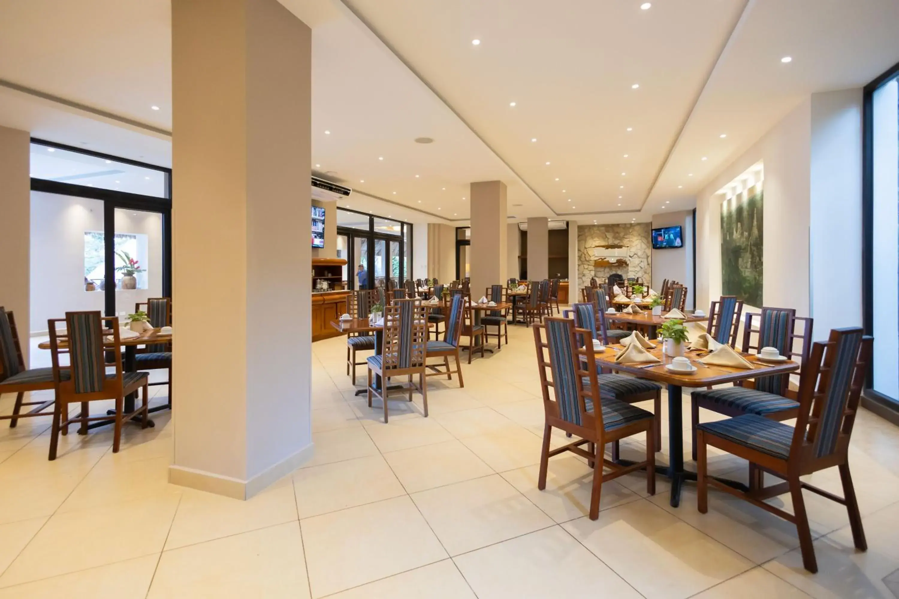 Restaurant/places to eat in Camino Real Tikal Restaurant/places to eat in Camino Real Tikal